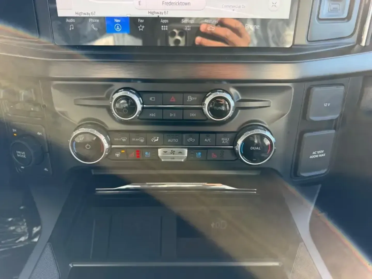 2026 /Black Onyx Leather Ford F-250SD Lariat (1FT8W2BT0TE) with an 6.7L engine, 6A transmission, located at 141 Commercial Dr, Fredericktown, MO, 63645, (573) 783-6432, 37.570087, -90.320648 - Built for big workdays and bigger weekends, this **2026 Ford Super Duty F-250 SRW King Ranch Crew Cab 4WD** is the kind of truck that fits real Missouri life-towing a trailer out toward the countryside, hauling supplies for a jobsite, or packing up the family for a long road trip with confidence. Wi - Photo#14