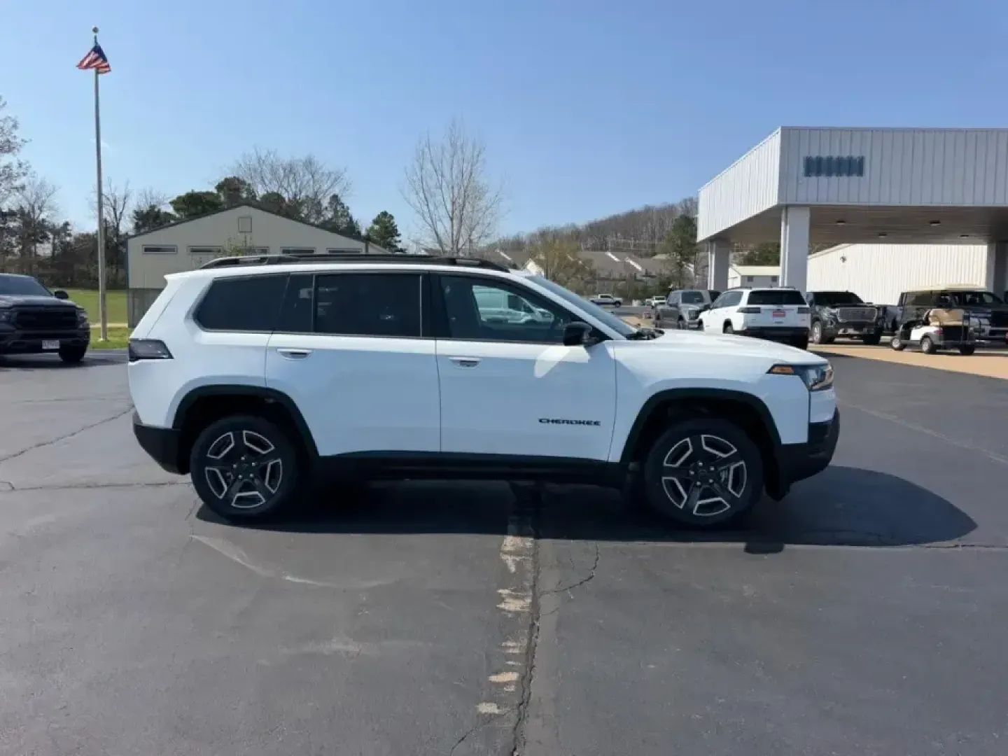 2026 /Global Black Cloth Jeep Cherokee Laredo (3C4PJMB20TT) with an 1.6L engine, located at 970 Woodlawn Dr., Farmington, MO, 63640, (573) 431-7800, 37.825642, -90.468674 - Picture your next weekend: you load up the family, point the hood toward Johnson's Shut-Ins, and cruise out of Farmington with the confidence to take on changing weather, gravel pull-offs, and long stretches of highway-without giving up comfort or efficiency. If that sounds like your kind of lifesty - Photo#1