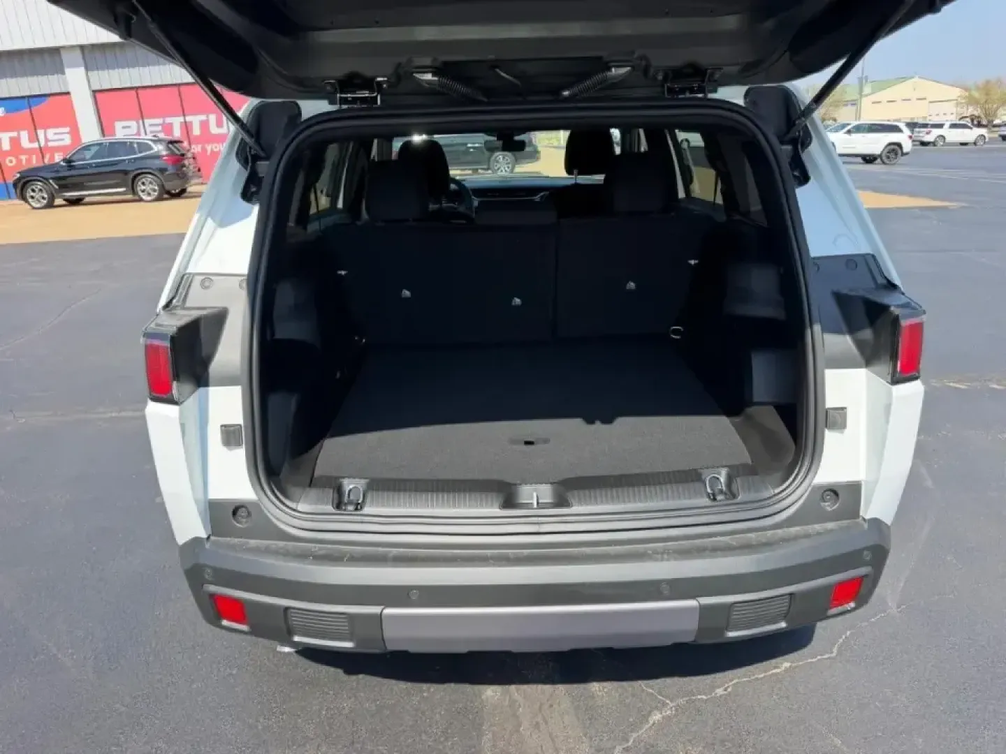 2026 /Global Black Cloth Jeep Cherokee Laredo (3C4PJMB20TT) with an 1.6L engine, located at 970 Woodlawn Dr., Farmington, MO, 63640, (573) 431-7800, 37.825642, -90.468674 - Picture your next weekend: you load up the family, point the hood toward Johnson's Shut-Ins, and cruise out of Farmington with the confidence to take on changing weather, gravel pull-offs, and long stretches of highway-without giving up comfort or efficiency. If that sounds like your kind of lifesty - Photo#4