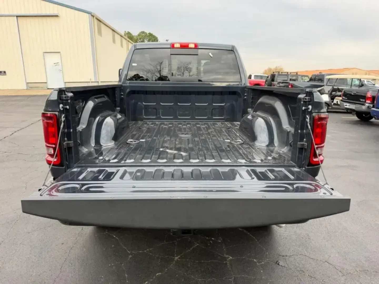 2026 /Diesel Gray/Black Cloth Ram 2500 Tradesman (3C6UR5CJXTG) with an 6.4L V8 HEMI HD engine, 6A transmission, located at 970 Woodlawn Dr., Farmington, MO, 63640, (573) 431-7800, 37.825642, -90.468674 - Built for big weekends, heavy-duty workdays, and everything in between, this **2026 Ram 2500 Tradesman Crew Cab SWB 4WD** is the kind of truck that fits real life in Southeast Missouri-whether you're hauling a trailer to the lake, tackling a jobsite off Highway 67, or loading up the family for a roa - Photo#4