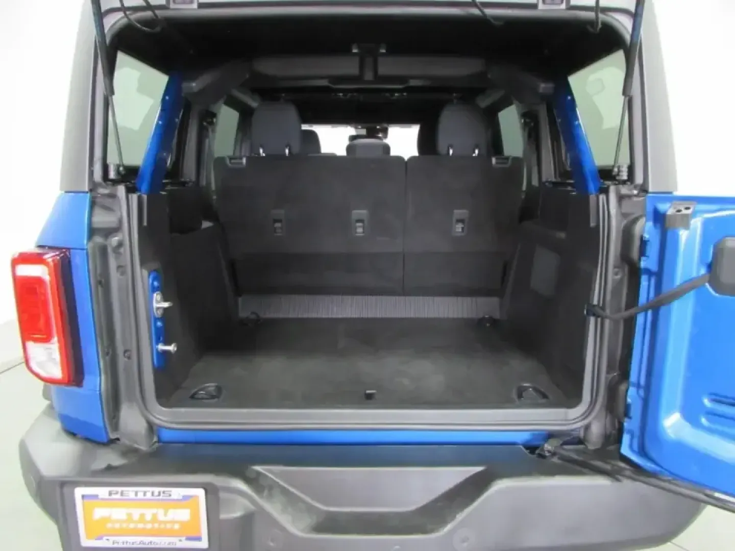 2023 /Dark Gray W/Black Onyx Ford Bronco Big Bend (1FMEE5BP5PL) with an 2.7L V6 DOHC 24V engine, 7M transmission, located at 12836 Highway 21, De Soto, MO, 63020, (636) 337-7777, 38.151867, -90.575615 - Weekend trails, lake days, and road trips down Hwy 21 feel better when your SUV is built to handle the plan-and the unexpected. This **2023 Ford Bronco Base 4-Door** in bold **Blue** is the kind of adventure-ready rig that fits real life in and around **De Soto, Missouri**: confident in bad weather, - Photo#10