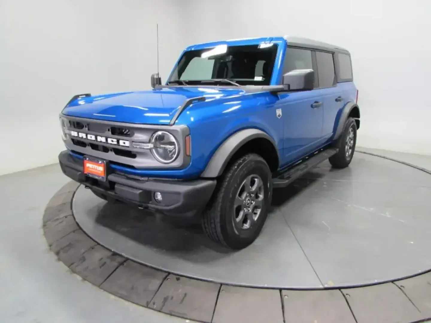 2023 /Dark Gray W/Black Onyx Ford Bronco Big Bend (1FMEE5BP5PL) with an 2.7L V6 DOHC 24V engine, 7M transmission, located at 12836 Highway 21, De Soto, MO, 63020, (636) 337-7777, 38.151867, -90.575615 - Weekend trails, lake days, and road trips down Hwy 21 feel better when your SUV is built to handle the plan-and the unexpected. This **2023 Ford Bronco Base 4-Door** in bold **Blue** is the kind of adventure-ready rig that fits real life in and around **De Soto, Missouri**: confident in bad weather, - Photo#2
