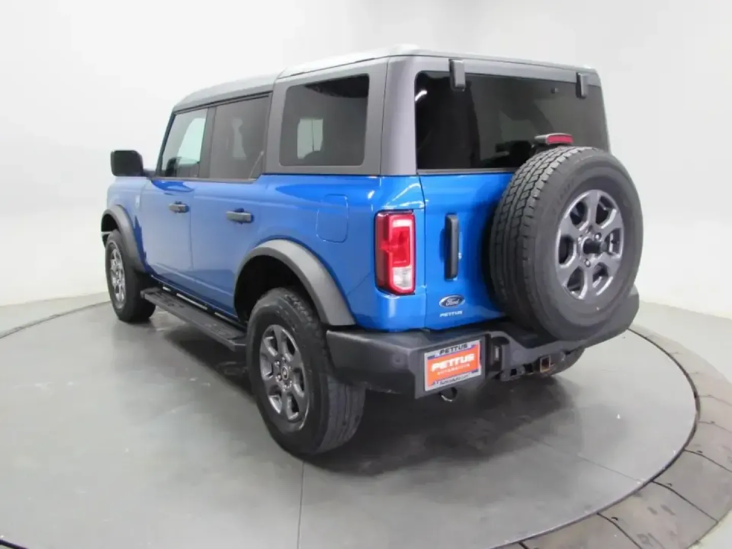 2023 /Dark Gray W/Black Onyx Ford Bronco Big Bend (1FMEE5BP5PL) with an 2.7L V6 DOHC 24V engine, 7M transmission, located at 12836 Highway 21, De Soto, MO, 63020, (636) 337-7777, 38.151867, -90.575615 - Weekend trails, lake days, and road trips down Hwy 21 feel better when your SUV is built to handle the plan-and the unexpected. This **2023 Ford Bronco Base 4-Door** in bold **Blue** is the kind of adventure-ready rig that fits real life in and around **De Soto, Missouri**: confident in bad weather, - Photo#4