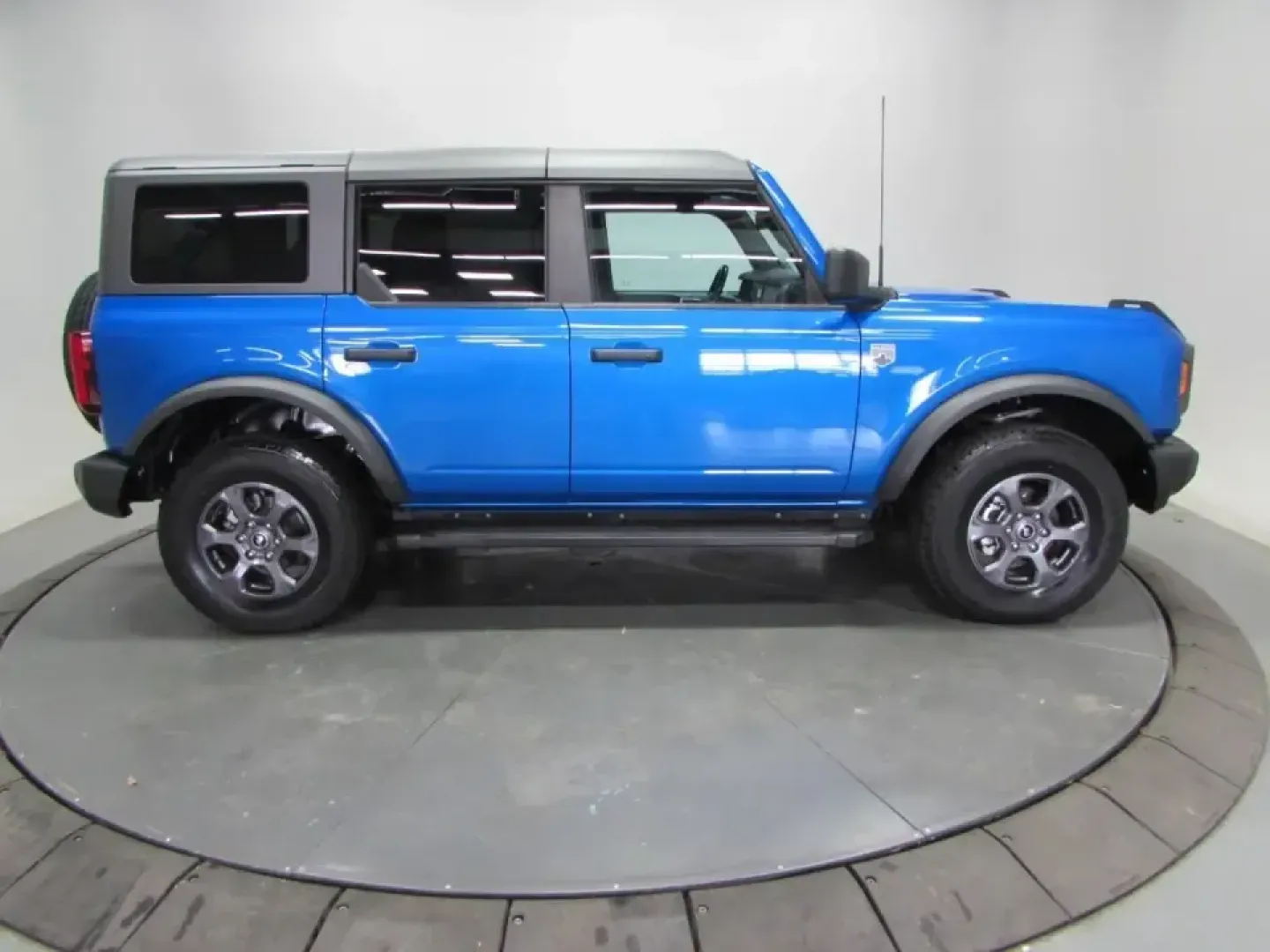 2023 /Dark Gray W/Black Onyx Ford Bronco Big Bend (1FMEE5BP5PL) with an 2.7L V6 DOHC 24V engine, 7M transmission, located at 12836 Highway 21, De Soto, MO, 63020, (636) 337-7777, 38.151867, -90.575615 - Weekend trails, lake days, and road trips down Hwy 21 feel better when your SUV is built to handle the plan-and the unexpected. This **2023 Ford Bronco Base 4-Door** in bold **Blue** is the kind of adventure-ready rig that fits real life in and around **De Soto, Missouri**: confident in bad weather, - Photo#7