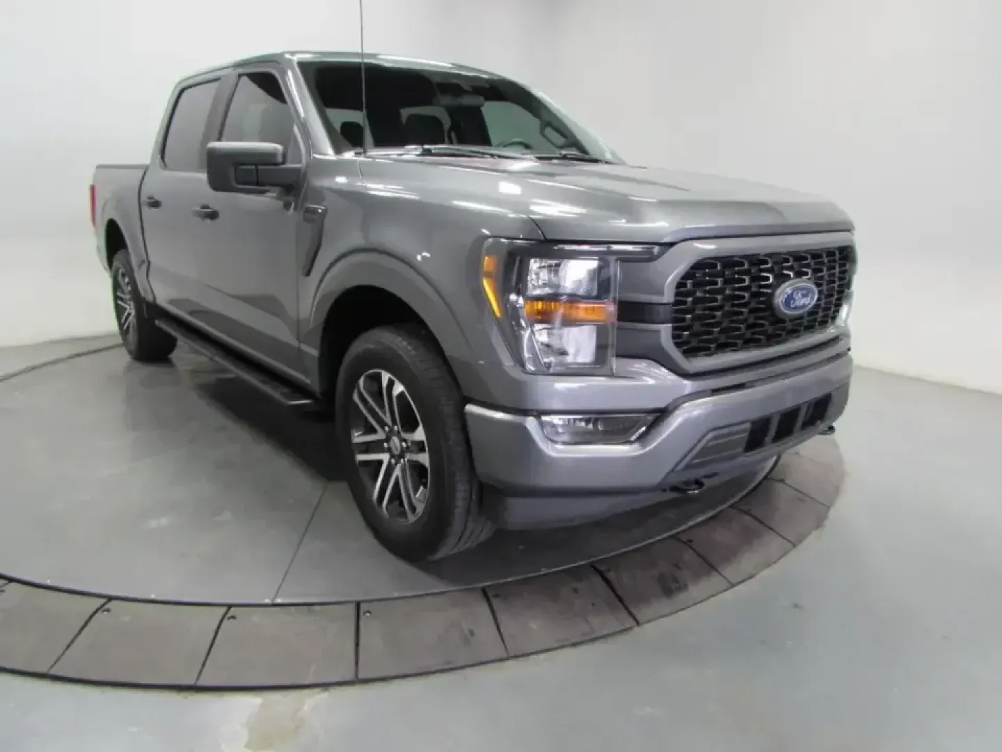 2023 /Black Ford F-150 XL (1FTEW1EP9PF) with an 2.7L V6 DOHC 24V engine, 6A transmission, located at 12836 Highway 21, De Soto, MO, 63020, (636) 337-7777, 38.151867, -90.575615 - Whether your week is built around job sites, long commutes up and down MO-21, or loading up for a weekend at Washington State Park, this 2023 Ford F-150 XLT SuperCrew 4WD is the kind of truck that fits real life in De Soto. With a roomy crew cab for coworkers or family, a 6.5-foot bed for gear and p - Photo#0