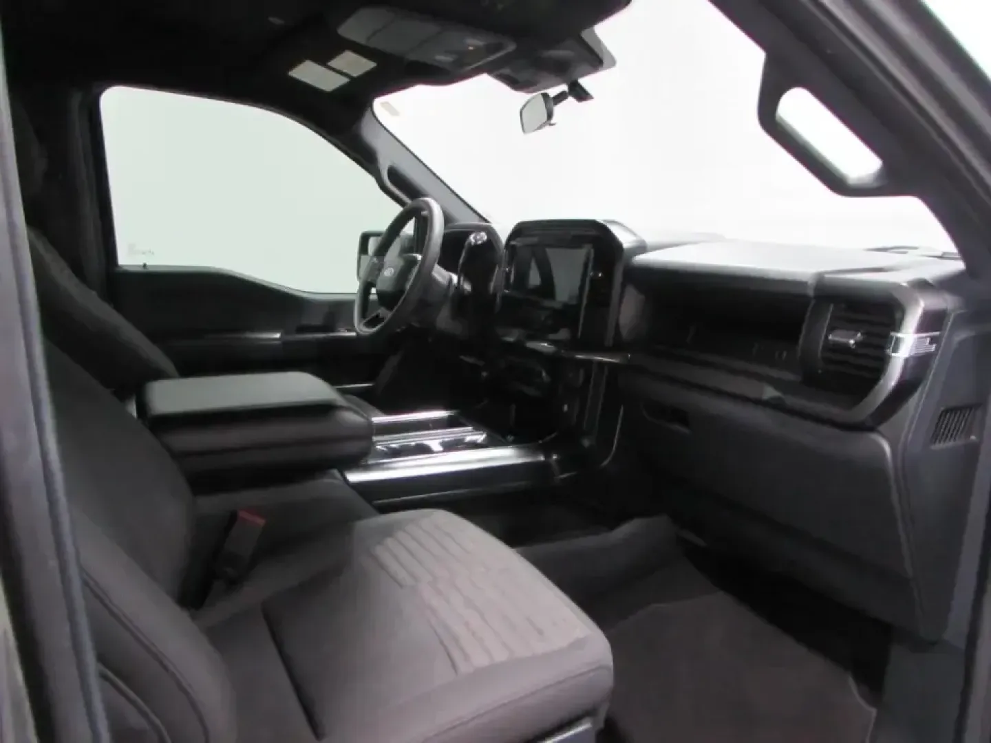 2023 /Black Ford F-150 XL (1FTEW1EP9PF) with an 2.7L V6 DOHC 24V engine, 6A transmission, located at 12836 Highway 21, De Soto, MO, 63020, (636) 337-7777, 38.151867, -90.575615 - Whether your week is built around job sites, long commutes up and down MO-21, or loading up for a weekend at Washington State Park, this 2023 Ford F-150 XLT SuperCrew 4WD is the kind of truck that fits real life in De Soto. With a roomy crew cab for coworkers or family, a 6.5-foot bed for gear and p - Photo#16
