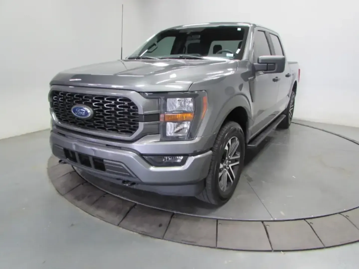 2023 /Black Ford F-150 XL (1FTEW1EP9PF) with an 2.7L V6 DOHC 24V engine, 6A transmission, located at 12836 Highway 21, De Soto, MO, 63020, (636) 337-7777, 38.151867, -90.575615 - Whether your week is built around job sites, long commutes up and down MO-21, or loading up for a weekend at Washington State Park, this 2023 Ford F-150 XLT SuperCrew 4WD is the kind of truck that fits real life in De Soto. With a roomy crew cab for coworkers or family, a 6.5-foot bed for gear and p - Photo#2