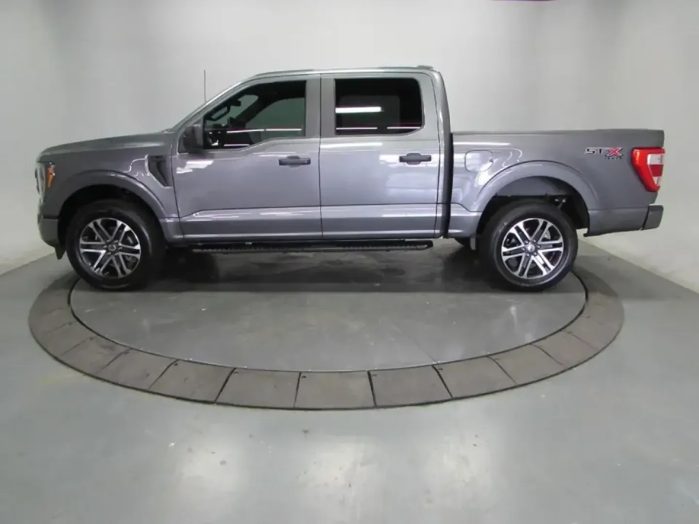2023 /Black Ford F-150 XL (1FTEW1EP9PF) with an 2.7L V6 DOHC 24V engine, 6A transmission, located at 12836 Highway 21, De Soto, MO, 63020, (636) 337-7777, 38.151867, -90.575615 - Whether your week is built around job sites, long commutes up and down MO-21, or loading up for a weekend at Washington State Park, this 2023 Ford F-150 XLT SuperCrew 4WD is the kind of truck that fits real life in De Soto. With a roomy crew cab for coworkers or family, a 6.5-foot bed for gear and p - Photo#3