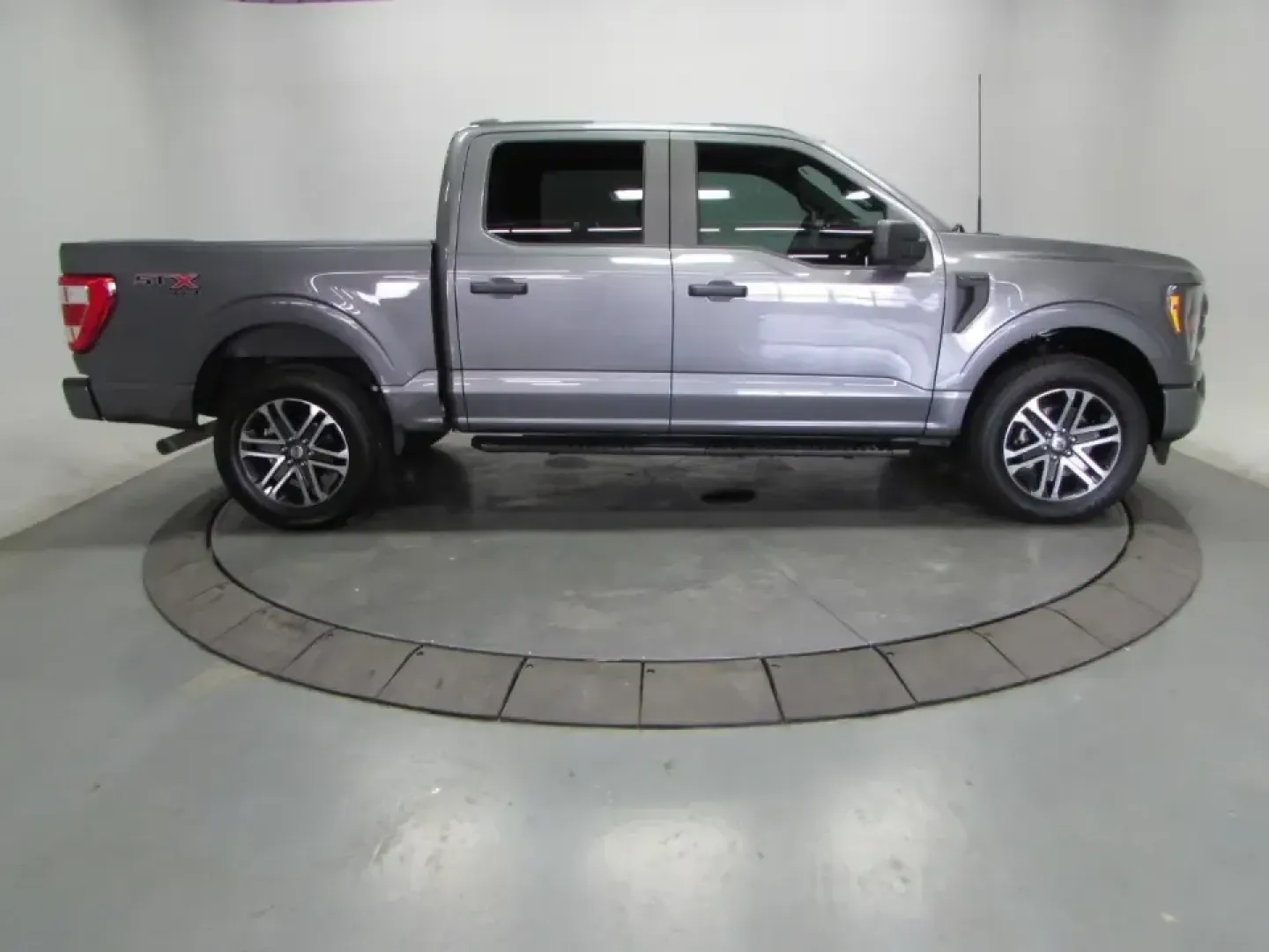 2023 /Black Ford F-150 XL (1FTEW1EP9PF) with an 2.7L V6 DOHC 24V engine, 6A transmission, located at 12836 Highway 21, De Soto, MO, 63020, (636) 337-7777, 38.151867, -90.575615 - Whether your week is built around job sites, long commutes up and down MO-21, or loading up for a weekend at Washington State Park, this 2023 Ford F-150 XLT SuperCrew 4WD is the kind of truck that fits real life in De Soto. With a roomy crew cab for coworkers or family, a 6.5-foot bed for gear and p - Photo#7