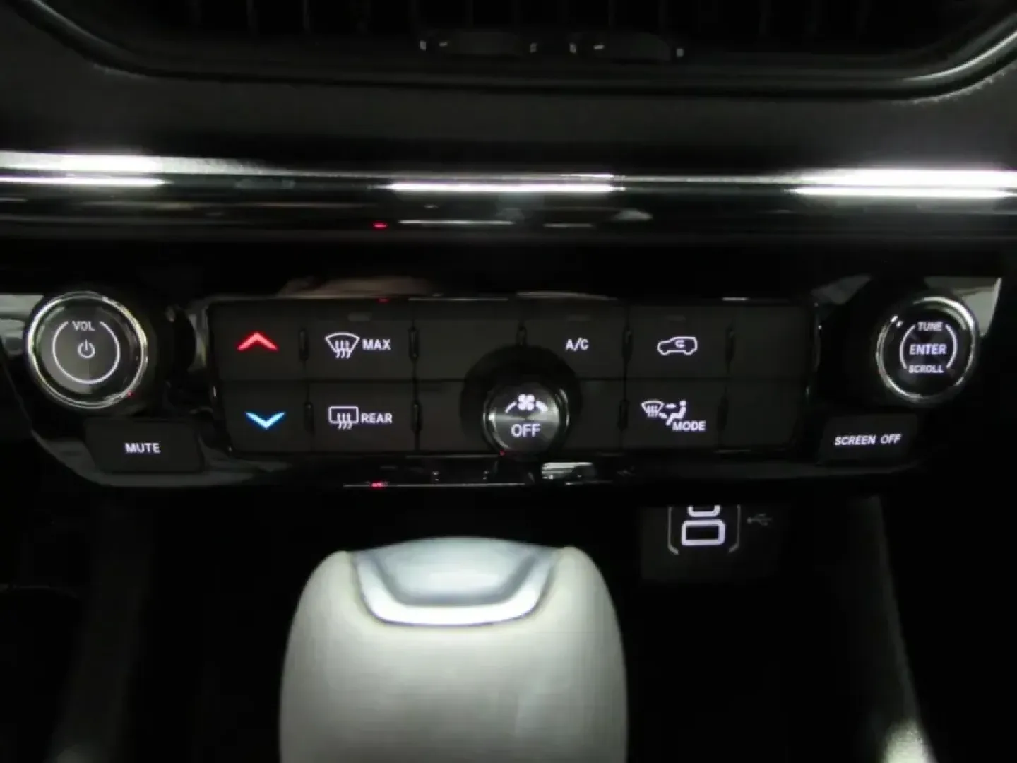 2026 /Black Jeep Compass Latitude (3C4NJDBN3TT) with an 2.0L L4 DOHC 16V TURBO engine, located at 12830 Highway 21, De Soto, MO, 63020, (636) 337-7777, 38.153099, -90.573624 - Picture a weekend that starts with a smooth commute through Jefferson County and ends with a scenic drive down Highway 21 toward the trails, wineries, and small-town stops that make De Soto, Missouri such a great home base. If you want one SUV that can handle daily errands, school drop-offs, and spu - Photo#28