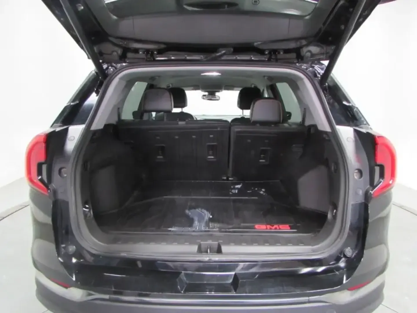 2022 /Black GMC Terrain AT4 (3GKALYEV5NL) with an 1.4L L4 DOHC 16V TURBO engine, Automatic transmission, located at 12836 Highway 21, De Soto, MO, 63020, (636) 337-7777, 38.151867, -90.575615 - Weekend getaways to Washington State Park, snowy school-drop mornings, and long commutes up Missouri Hwy 21 all feel easier when your SUV is ready for whatever the day brings. This **2022 GMC Terrain AT4** is built for drivers who want confident traction, smart safety tech, and everyday comfort-with - Photo#10