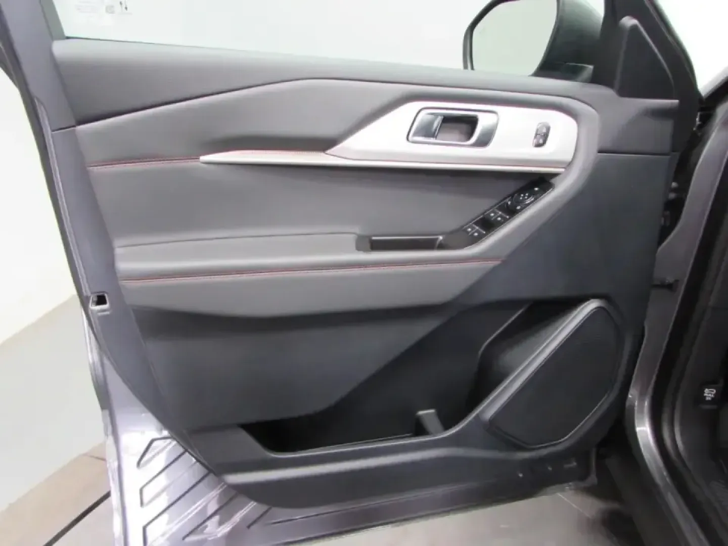 2026 /Gray Ford Explorer Active (1FMUK8DH1TG) with an 2.3L EcoBoost I-4 engine, Automatic transmission, located at 12836 Highway 21, De Soto, MO, 63020, (636) 337-7777, 38.151867, -90.575615 - Whether you're hauling the family to weekend sports, commuting down MO-21 toward St. Louis County, or loading up for a road trip to the Ozarks, the 2026 Ford Explorer Active is built for real life-roomy, confident, and ready for whatever your calendar throws at you. Finished in sleek Carb Gray and s - Photo#11