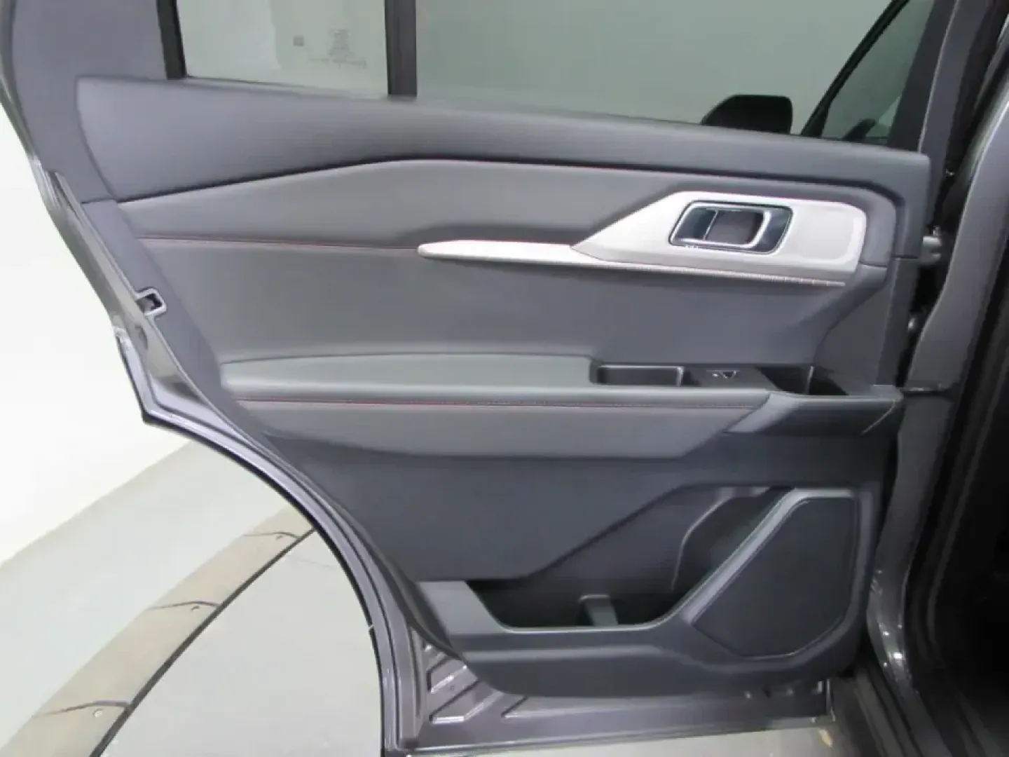 2026 /Gray Ford Explorer Active (1FMUK8DH1TG) with an 2.3L EcoBoost I-4 engine, Automatic transmission, located at 12836 Highway 21, De Soto, MO, 63020, (636) 337-7777, 38.151867, -90.575615 - Whether you're hauling the family to weekend sports, commuting down MO-21 toward St. Louis County, or loading up for a road trip to the Ozarks, the 2026 Ford Explorer Active is built for real life-roomy, confident, and ready for whatever your calendar throws at you. Finished in sleek Carb Gray and s - Photo#13