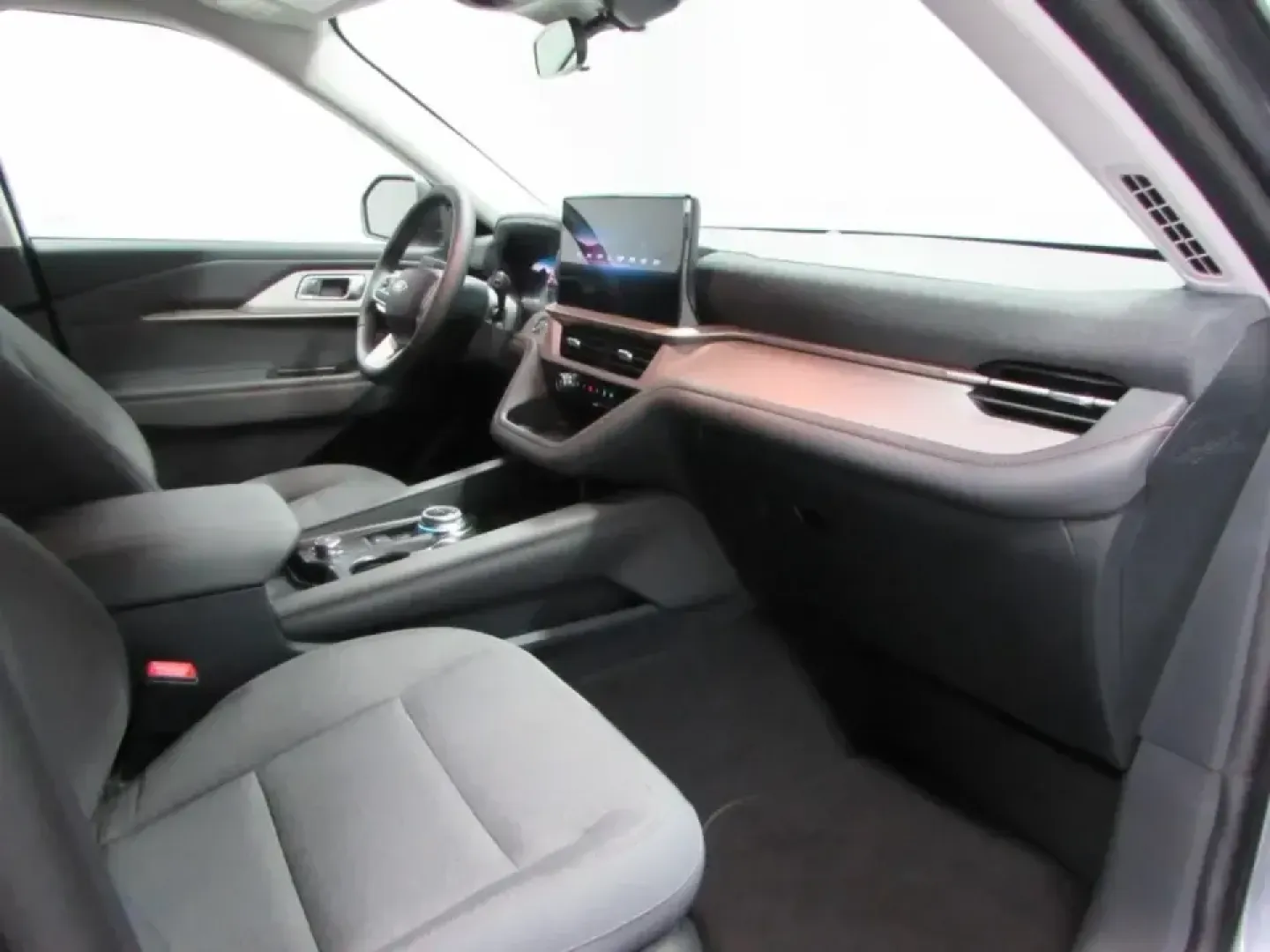 2026 /Gray Ford Explorer Active (1FMUK8DH1TG) with an 2.3L EcoBoost I-4 engine, Automatic transmission, located at 12836 Highway 21, De Soto, MO, 63020, (636) 337-7777, 38.151867, -90.575615 - Whether you're hauling the family to weekend sports, commuting down MO-21 toward St. Louis County, or loading up for a road trip to the Ozarks, the 2026 Ford Explorer Active is built for real life-roomy, confident, and ready for whatever your calendar throws at you. Finished in sleek Carb Gray and s - Photo#17