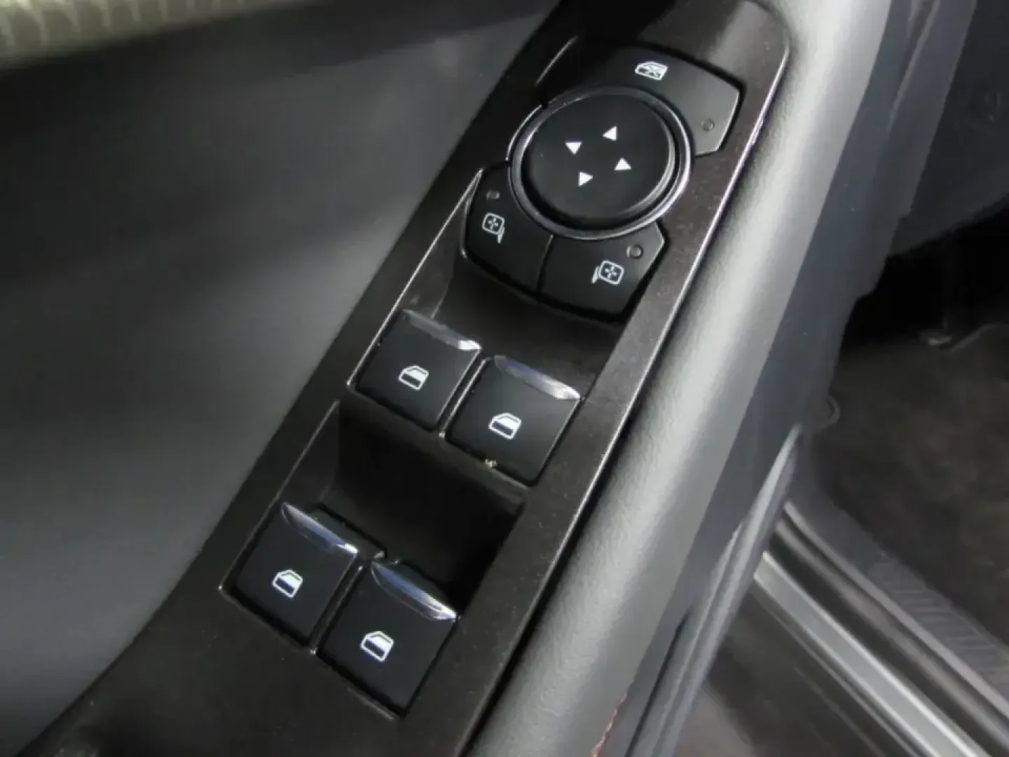 2026 /Gray Ford Explorer Active (1FMUK8DH1TG) with an 2.3L EcoBoost I-4 engine, Automatic transmission, located at 12836 Highway 21, De Soto, MO, 63020, (636) 337-7777, 38.151867, -90.575615 - Whether you're hauling the family to weekend sports, commuting down MO-21 toward St. Louis County, or loading up for a road trip to the Ozarks, the 2026 Ford Explorer Active is built for real life-roomy, confident, and ready for whatever your calendar throws at you. Finished in sleek Carb Gray and s - Photo#21