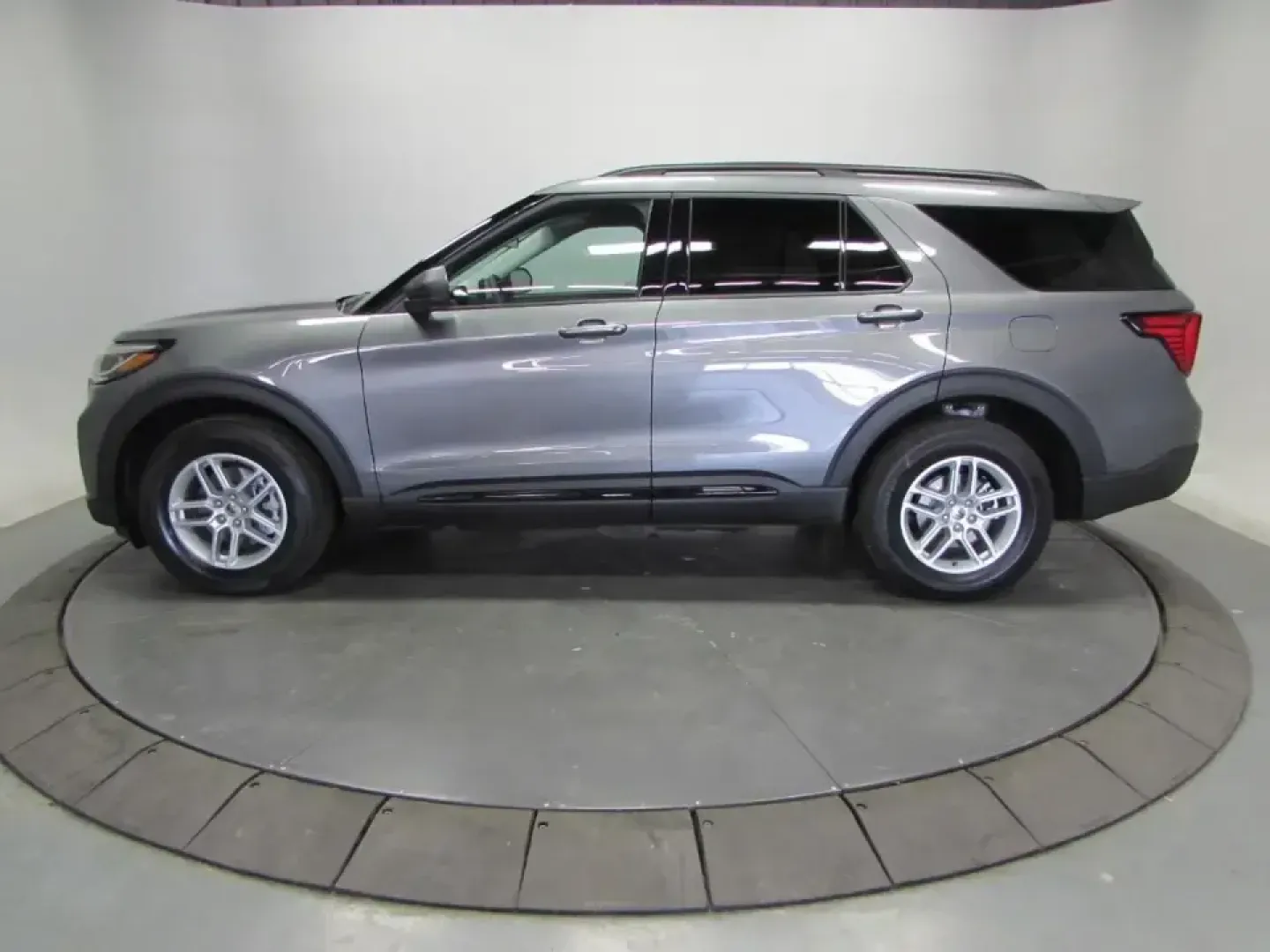 2026 /Gray Ford Explorer Active (1FMUK8DH1TG) with an 2.3L EcoBoost I-4 engine, Automatic transmission, located at 12836 Highway 21, De Soto, MO, 63020, (636) 337-7777, 38.151867, -90.575615 - Whether you're hauling the family to weekend sports, commuting down MO-21 toward St. Louis County, or loading up for a road trip to the Ozarks, the 2026 Ford Explorer Active is built for real life-roomy, confident, and ready for whatever your calendar throws at you. Finished in sleek Carb Gray and s - Photo#3