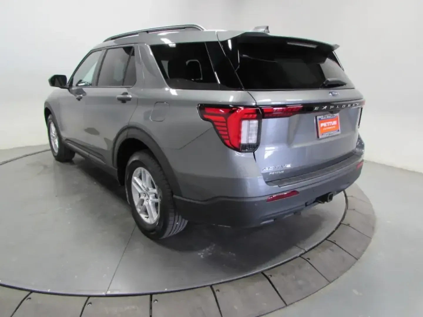 2026 /Gray Ford Explorer Active (1FMUK8DH1TG) with an 2.3L EcoBoost I-4 engine, Automatic transmission, located at 12836 Highway 21, De Soto, MO, 63020, (636) 337-7777, 38.151867, -90.575615 - Whether you're hauling the family to weekend sports, commuting down MO-21 toward St. Louis County, or loading up for a road trip to the Ozarks, the 2026 Ford Explorer Active is built for real life-roomy, confident, and ready for whatever your calendar throws at you. Finished in sleek Carb Gray and s - Photo#4