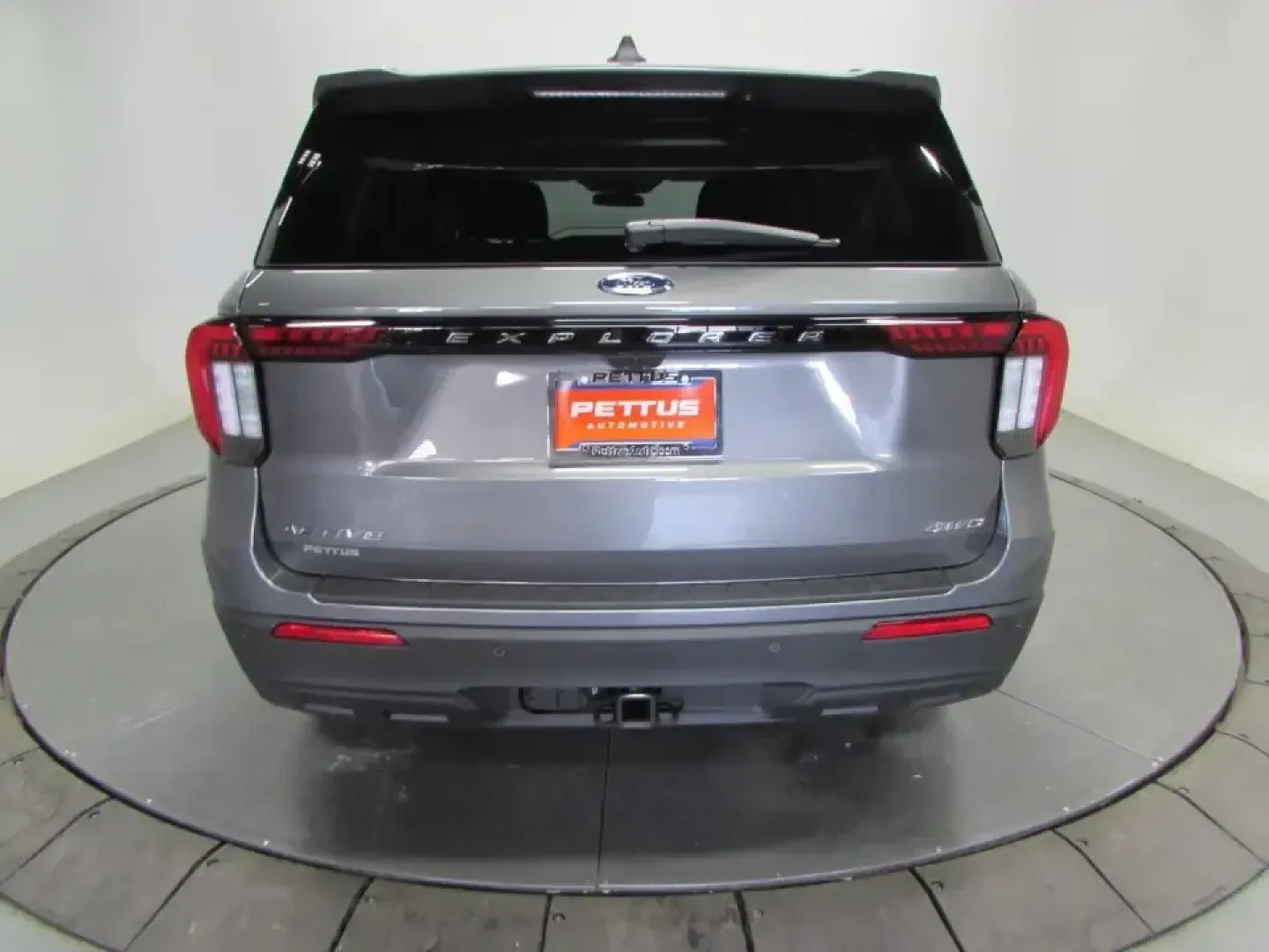 2026 /Gray Ford Explorer Active (1FMUK8DH1TG) with an 2.3L EcoBoost I-4 engine, Automatic transmission, located at 12836 Highway 21, De Soto, MO, 63020, (636) 337-7777, 38.151867, -90.575615 - Whether you're hauling the family to weekend sports, commuting down MO-21 toward St. Louis County, or loading up for a road trip to the Ozarks, the 2026 Ford Explorer Active is built for real life-roomy, confident, and ready for whatever your calendar throws at you. Finished in sleek Carb Gray and s - Photo#5
