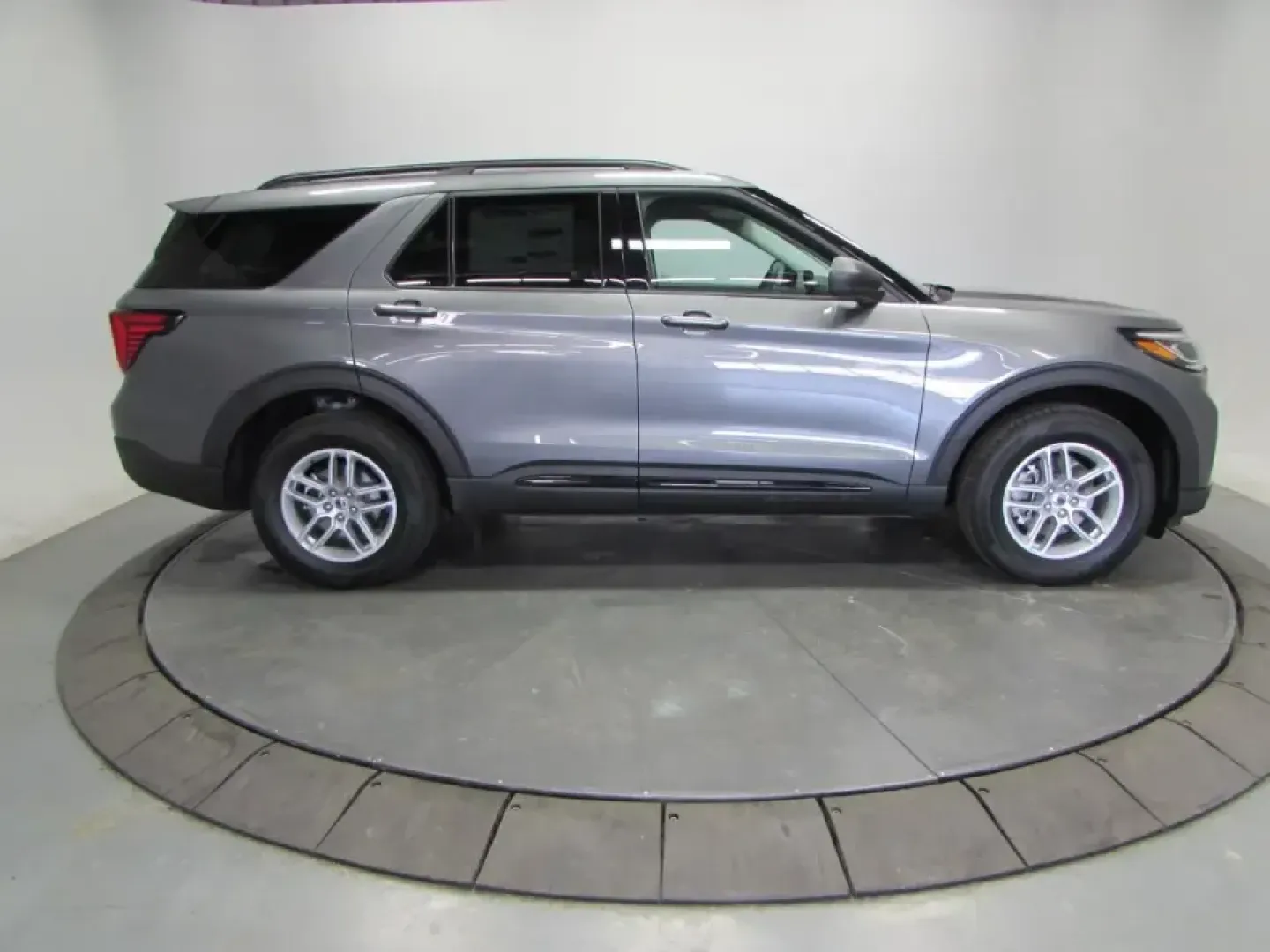 2026 /Gray Ford Explorer Active (1FMUK8DH1TG) with an 2.3L EcoBoost I-4 engine, Automatic transmission, located at 12836 Highway 21, De Soto, MO, 63020, (636) 337-7777, 38.151867, -90.575615 - Whether you're hauling the family to weekend sports, commuting down MO-21 toward St. Louis County, or loading up for a road trip to the Ozarks, the 2026 Ford Explorer Active is built for real life-roomy, confident, and ready for whatever your calendar throws at you. Finished in sleek Carb Gray and s - Photo#7