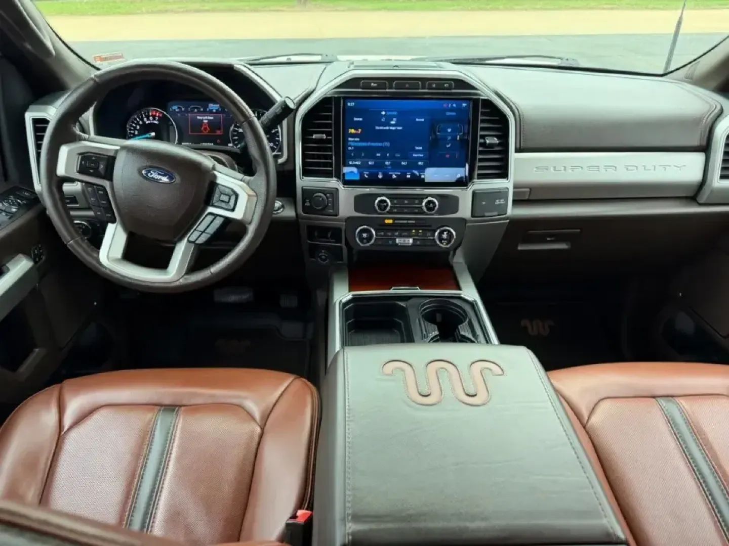 2022 /Java Leather Ford F-350SD King Ranch (1FT8W3BN3NE) with an 7.3L engine, Automatic transmission, located at 970 Woodlawn Dr., Farmington, MO, 63640, (573) 431-7800, 37.825642, -90.468674 - If your weekends revolve around hauling, towing, and getting out of town with confidence-whether that's pulling a camper to St. Joe State Park, running equipment down Highway 67, or tackling job sites around the Farmington area-this 2022 Ford F-350 Super Duty King Ranch is the kind of truck that fit - Photo#9