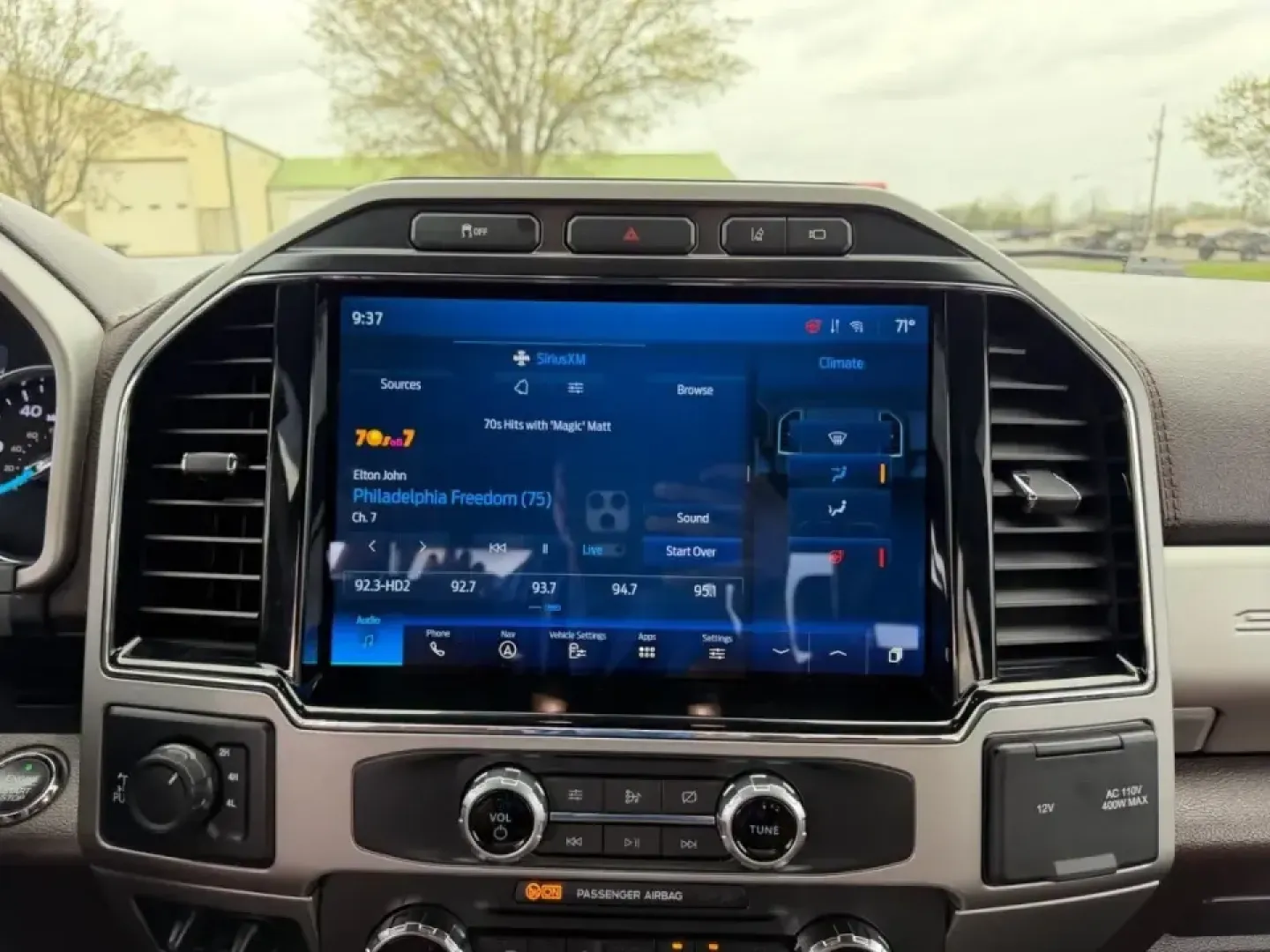 2022 /Java Leather Ford F-350SD King Ranch (1FT8W3BN3NE) with an 7.3L engine, Automatic transmission, located at 970 Woodlawn Dr., Farmington, MO, 63640, (573) 431-7800, 37.825642, -90.468674 - If your weekends revolve around hauling, towing, and getting out of town with confidence-whether that's pulling a camper to St. Joe State Park, running equipment down Highway 67, or tackling job sites around the Farmington area-this 2022 Ford F-350 Super Duty King Ranch is the kind of truck that fit - Photo#13