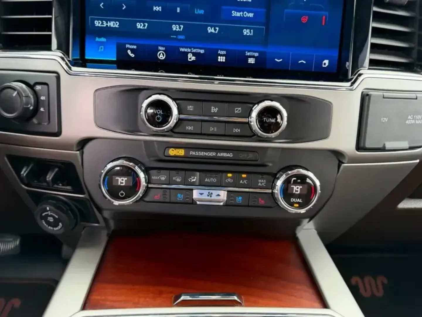 2022 /Java Leather Ford F-350SD King Ranch (1FT8W3BN3NE) with an 7.3L engine, Automatic transmission, located at 970 Woodlawn Dr., Farmington, MO, 63640, (573) 431-7800, 37.825642, -90.468674 - If your weekends revolve around hauling, towing, and getting out of town with confidence-whether that's pulling a camper to St. Joe State Park, running equipment down Highway 67, or tackling job sites around the Farmington area-this 2022 Ford F-350 Super Duty King Ranch is the kind of truck that fit - Photo#14