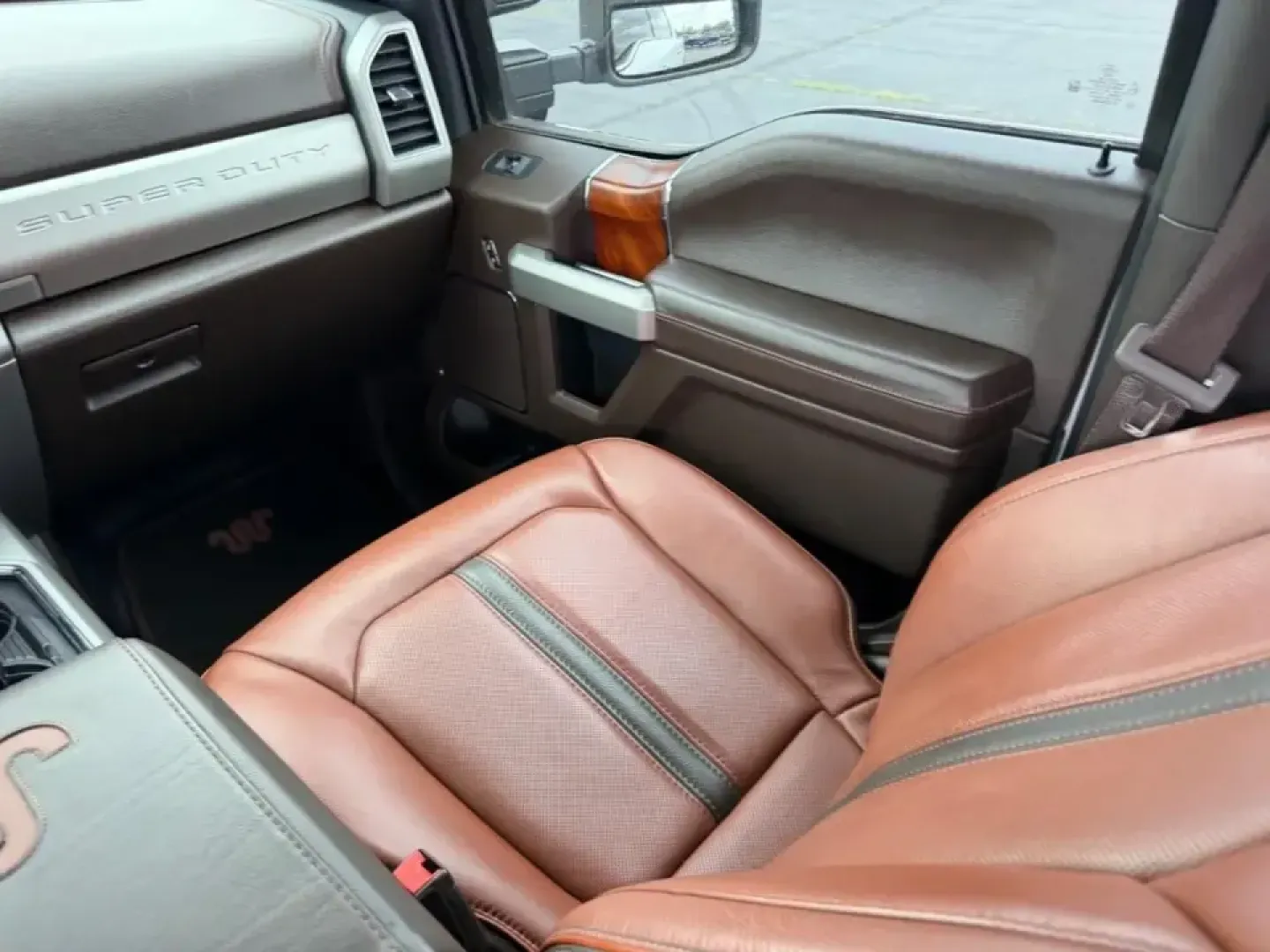 2022 /Java Leather Ford F-350SD King Ranch (1FT8W3BN3NE) with an 7.3L engine, Automatic transmission, located at 970 Woodlawn Dr., Farmington, MO, 63640, (573) 431-7800, 37.825642, -90.468674 - If your weekends revolve around hauling, towing, and getting out of town with confidence-whether that's pulling a camper to St. Joe State Park, running equipment down Highway 67, or tackling job sites around the Farmington area-this 2022 Ford F-350 Super Duty King Ranch is the kind of truck that fit - Photo#15