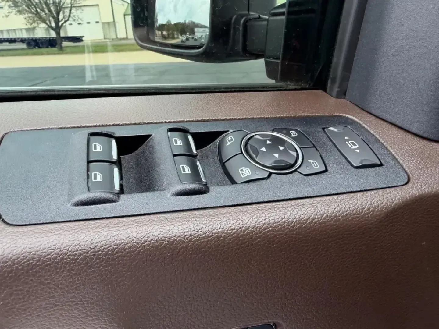 2022 /Java Leather Ford F-350SD King Ranch (1FT8W3BN3NE) with an 7.3L engine, Automatic transmission, located at 970 Woodlawn Dr., Farmington, MO, 63640, (573) 431-7800, 37.825642, -90.468674 - If your weekends revolve around hauling, towing, and getting out of town with confidence-whether that's pulling a camper to St. Joe State Park, running equipment down Highway 67, or tackling job sites around the Farmington area-this 2022 Ford F-350 Super Duty King Ranch is the kind of truck that fit - Photo#16