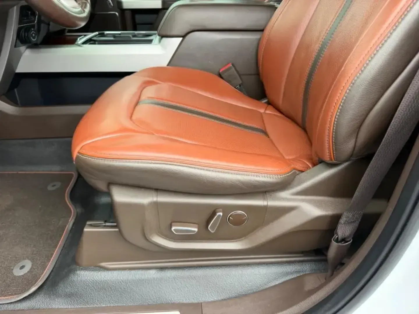 2022 /Java Leather Ford F-350SD King Ranch (1FT8W3BN3NE) with an 7.3L engine, Automatic transmission, located at 970 Woodlawn Dr., Farmington, MO, 63640, (573) 431-7800, 37.825642, -90.468674 - If your weekends revolve around hauling, towing, and getting out of town with confidence-whether that's pulling a camper to St. Joe State Park, running equipment down Highway 67, or tackling job sites around the Farmington area-this 2022 Ford F-350 Super Duty King Ranch is the kind of truck that fit - Photo#18