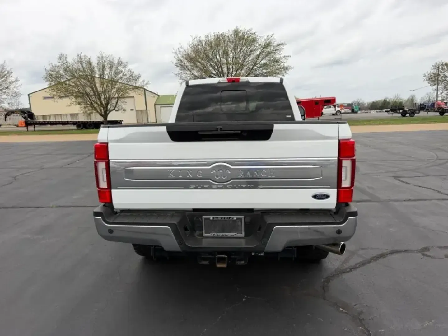 2022 /Java Leather Ford F-350SD King Ranch (1FT8W3BN3NE) with an 7.3L engine, Automatic transmission, located at 970 Woodlawn Dr., Farmington, MO, 63640, (573) 431-7800, 37.825642, -90.468674 - If your weekends revolve around hauling, towing, and getting out of town with confidence-whether that's pulling a camper to St. Joe State Park, running equipment down Highway 67, or tackling job sites around the Farmington area-this 2022 Ford F-350 Super Duty King Ranch is the kind of truck that fit - Photo#3