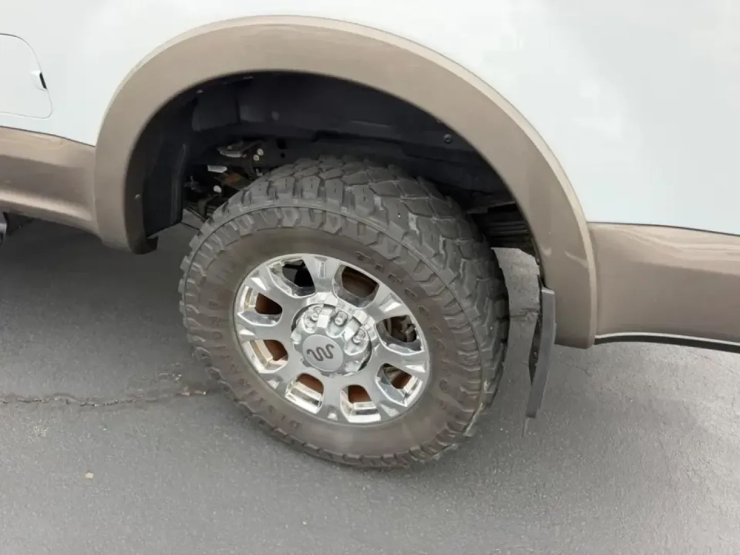 2022 /Java Leather Ford F-350SD King Ranch (1FT8W3BN3NE) with an 7.3L engine, Automatic transmission, located at 970 Woodlawn Dr., Farmington, MO, 63640, (573) 431-7800, 37.825642, -90.468674 - If your weekends revolve around hauling, towing, and getting out of town with confidence-whether that's pulling a camper to St. Joe State Park, running equipment down Highway 67, or tackling job sites around the Farmington area-this 2022 Ford F-350 Super Duty King Ranch is the kind of truck that fit - Photo#5