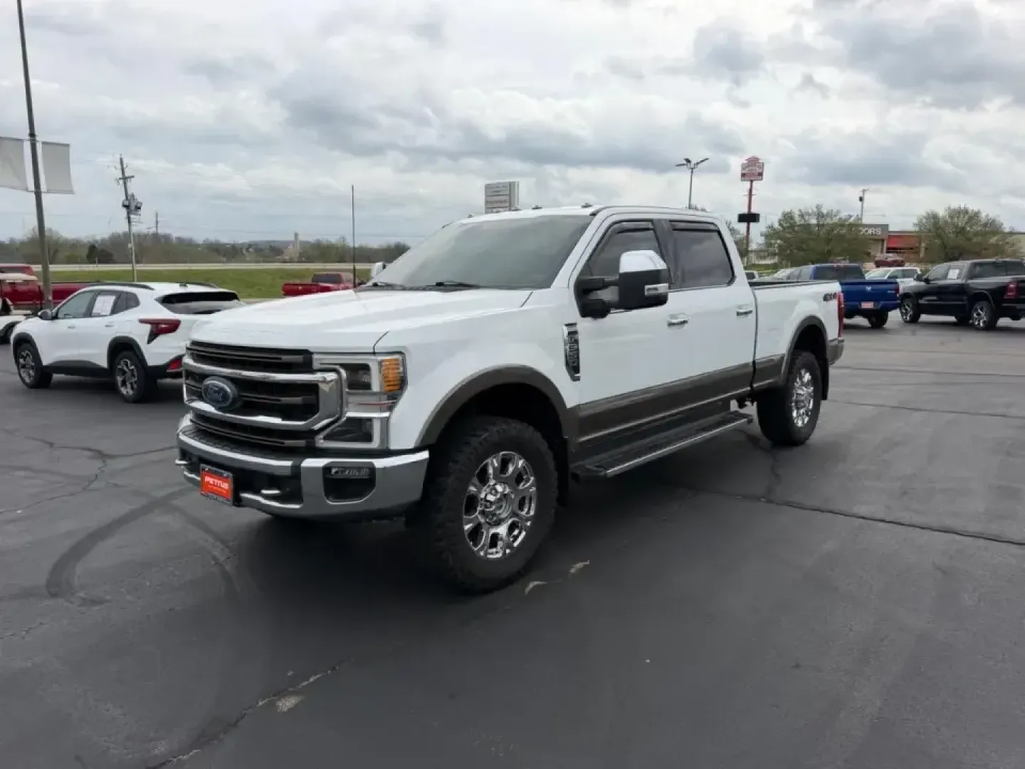 2022 /Java Leather Ford F-350SD King Ranch (1FT8W3BN3NE) with an 7.3L engine, Automatic transmission, located at 970 Woodlawn Dr., Farmington, MO, 63640, (573) 431-7800, 37.825642, -90.468674 - If your weekends revolve around hauling, towing, and getting out of town with confidence-whether that's pulling a camper to St. Joe State Park, running equipment down Highway 67, or tackling job sites around the Farmington area-this 2022 Ford F-350 Super Duty King Ranch is the kind of truck that fit - Photo#6