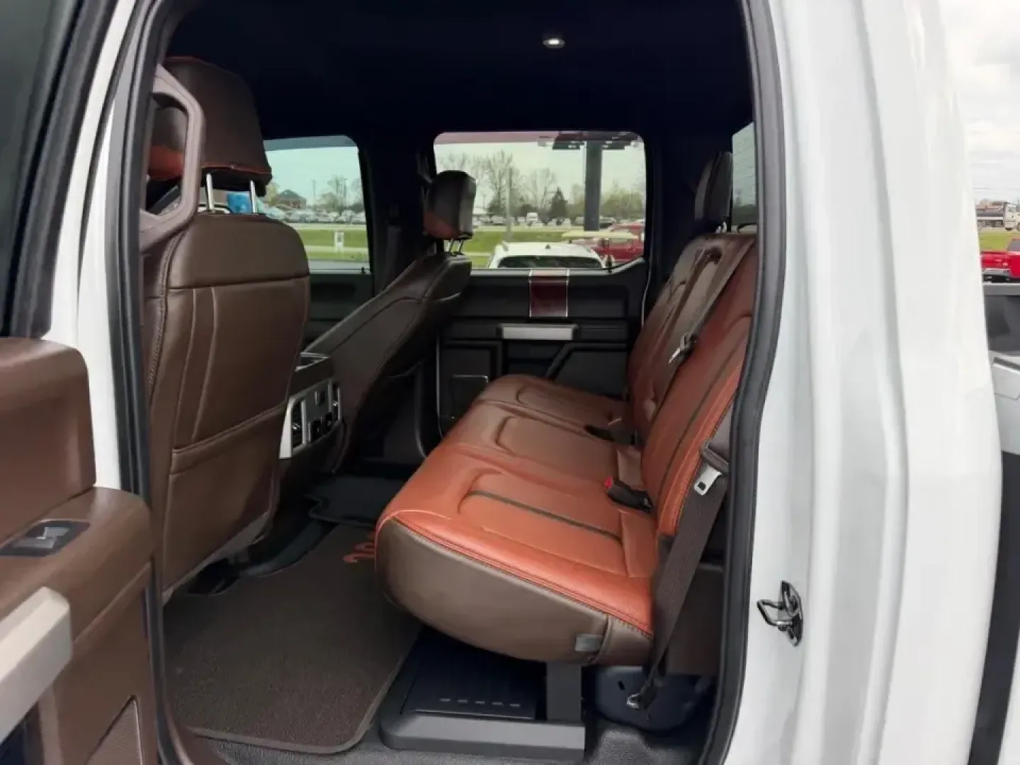 2022 /Java Leather Ford F-350SD King Ranch (1FT8W3BN3NE) with an 7.3L engine, Automatic transmission, located at 970 Woodlawn Dr., Farmington, MO, 63640, (573) 431-7800, 37.825642, -90.468674 - If your weekends revolve around hauling, towing, and getting out of town with confidence-whether that's pulling a camper to St. Joe State Park, running equipment down Highway 67, or tackling job sites around the Farmington area-this 2022 Ford F-350 Super Duty King Ranch is the kind of truck that fit - Photo#8