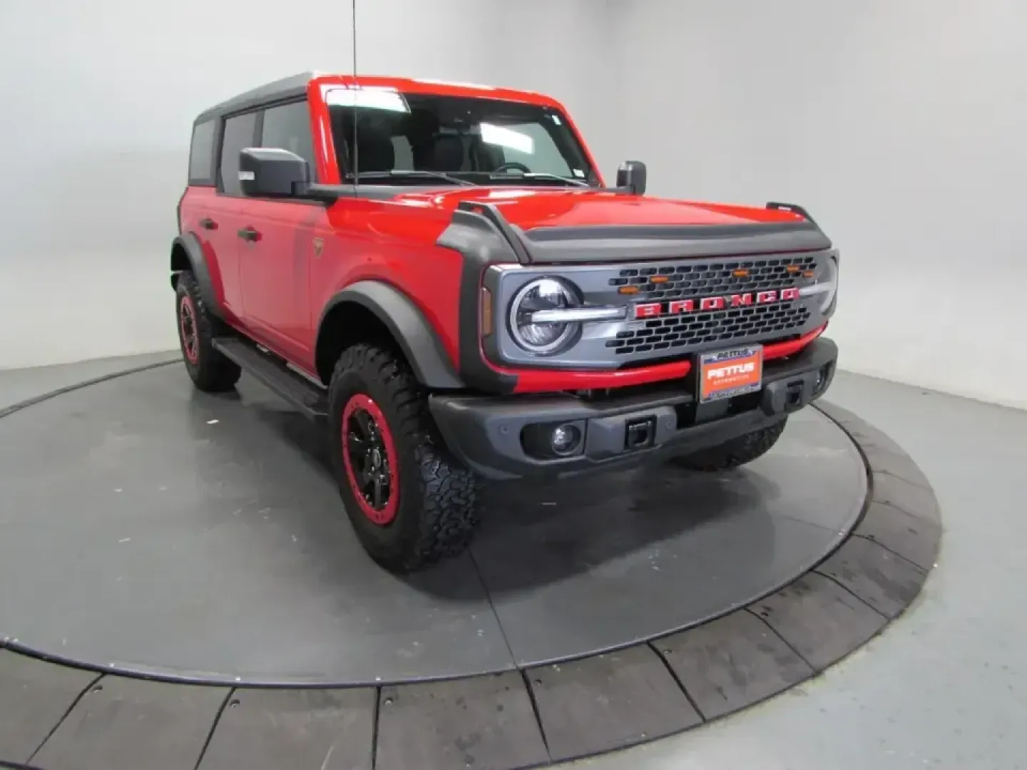 2022 /Black Onyx Ford Bronco Badlands (1FMEE5DP0NL) with an 2.7L V6 DOHC 24V engine, 7M transmission, located at 12836 Highway 21, De Soto, MO, 63020, (636) 337-7777, 38.151867, -90.575615 - Whether your weekends revolve around exploring Missouri backroads, loading up for a campsite at Washington State Park, or simply wanting a confident daily driver for the commute down MO-21, this **2022 Ford Bronco Badlands** is built for the lifestyle. With its bold **RED** exterior, rugged SUV stan - Photo#0