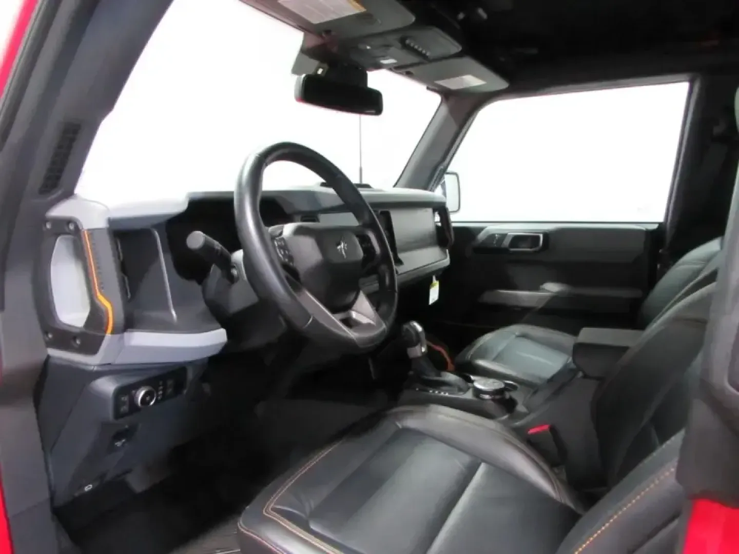 2022 /Black Onyx Ford Bronco Badlands (1FMEE5DP0NL) with an 2.7L V6 DOHC 24V engine, 7M transmission, located at 12836 Highway 21, De Soto, MO, 63020, (636) 337-7777, 38.151867, -90.575615 - Whether your weekends revolve around exploring Missouri backroads, loading up for a campsite at Washington State Park, or simply wanting a confident daily driver for the commute down MO-21, this **2022 Ford Bronco Badlands** is built for the lifestyle. With its bold **RED** exterior, rugged SUV stan - Photo#12