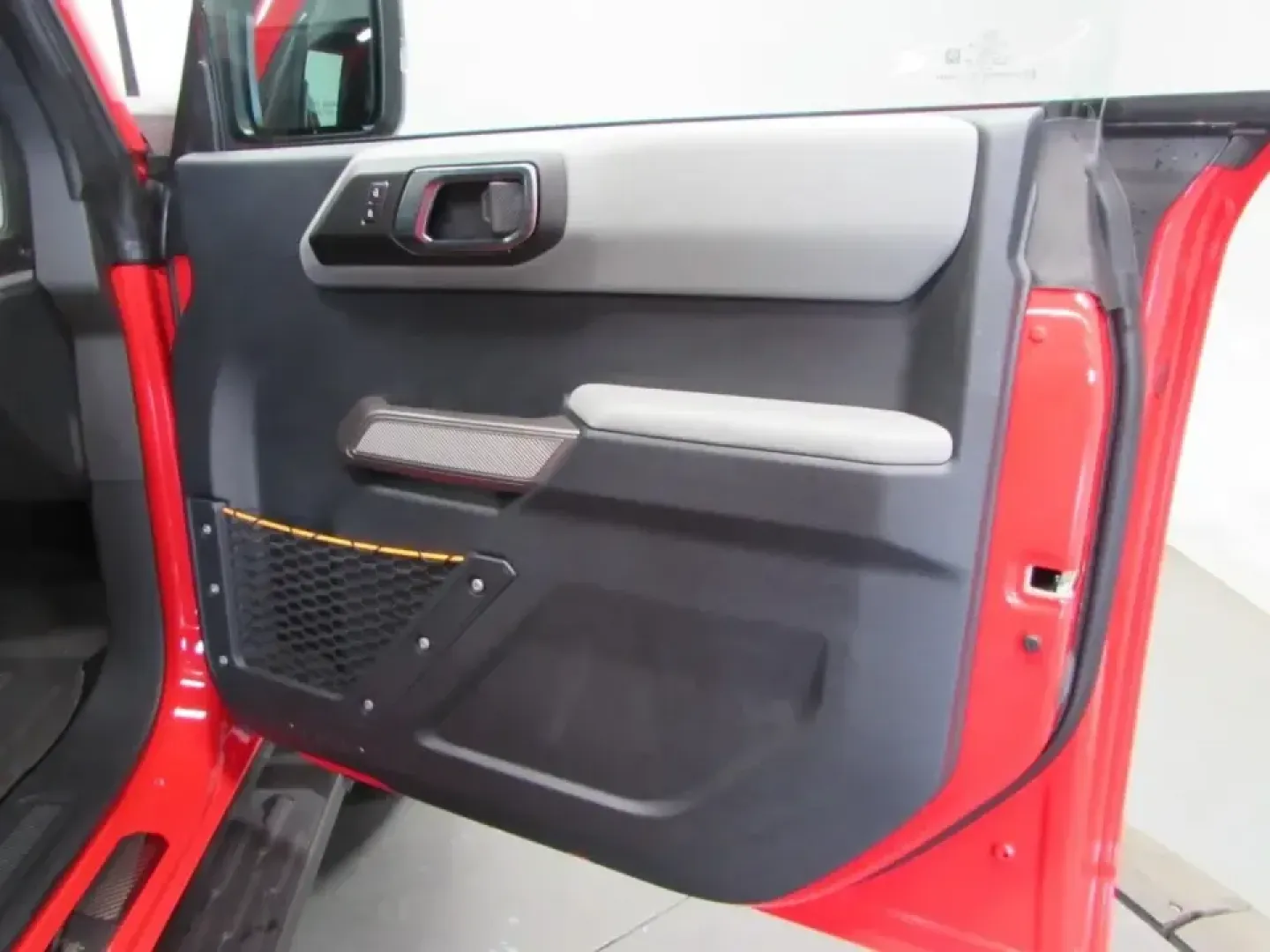 2022 /Black Onyx Ford Bronco Badlands (1FMEE5DP0NL) with an 2.7L V6 DOHC 24V engine, 7M transmission, located at 12836 Highway 21, De Soto, MO, 63020, (636) 337-7777, 38.151867, -90.575615 - Whether your weekends revolve around exploring Missouri backroads, loading up for a campsite at Washington State Park, or simply wanting a confident daily driver for the commute down MO-21, this **2022 Ford Bronco Badlands** is built for the lifestyle. With its bold **RED** exterior, rugged SUV stan - Photo#15