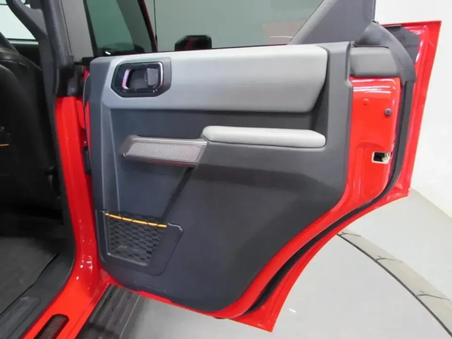 2022 /Black Onyx Ford Bronco Badlands (1FMEE5DP0NL) with an 2.7L V6 DOHC 24V engine, 7M transmission, located at 12836 Highway 21, De Soto, MO, 63020, (636) 337-7777, 38.151867, -90.575615 - Whether your weekends revolve around exploring Missouri backroads, loading up for a campsite at Washington State Park, or simply wanting a confident daily driver for the commute down MO-21, this **2022 Ford Bronco Badlands** is built for the lifestyle. With its bold **RED** exterior, rugged SUV stan - Photo#17