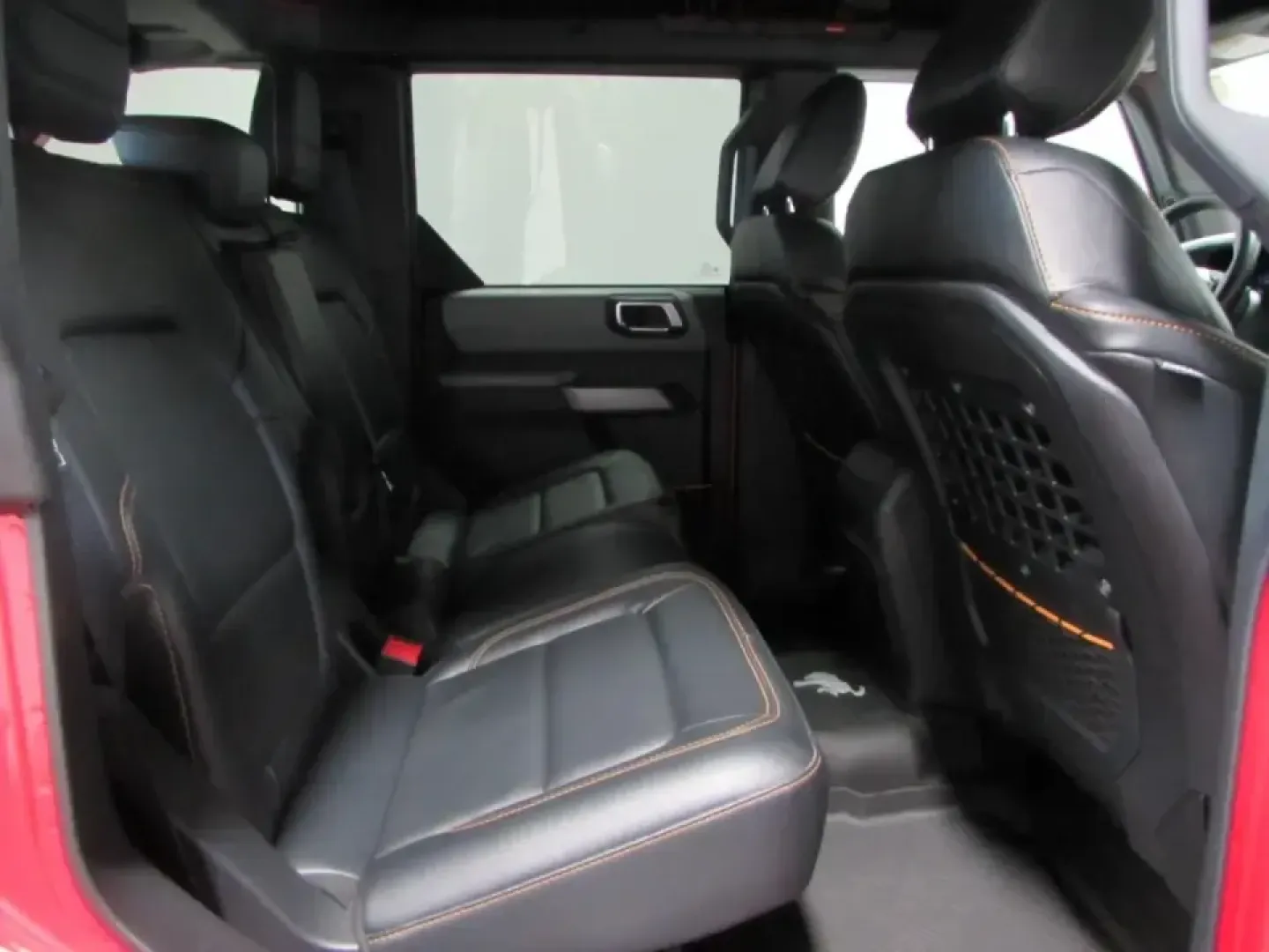 2022 /Black Onyx Ford Bronco Badlands (1FMEE5DP0NL) with an 2.7L V6 DOHC 24V engine, 7M transmission, located at 12836 Highway 21, De Soto, MO, 63020, (636) 337-7777, 38.151867, -90.575615 - Whether your weekends revolve around exploring Missouri backroads, loading up for a campsite at Washington State Park, or simply wanting a confident daily driver for the commute down MO-21, this **2022 Ford Bronco Badlands** is built for the lifestyle. With its bold **RED** exterior, rugged SUV stan - Photo#18