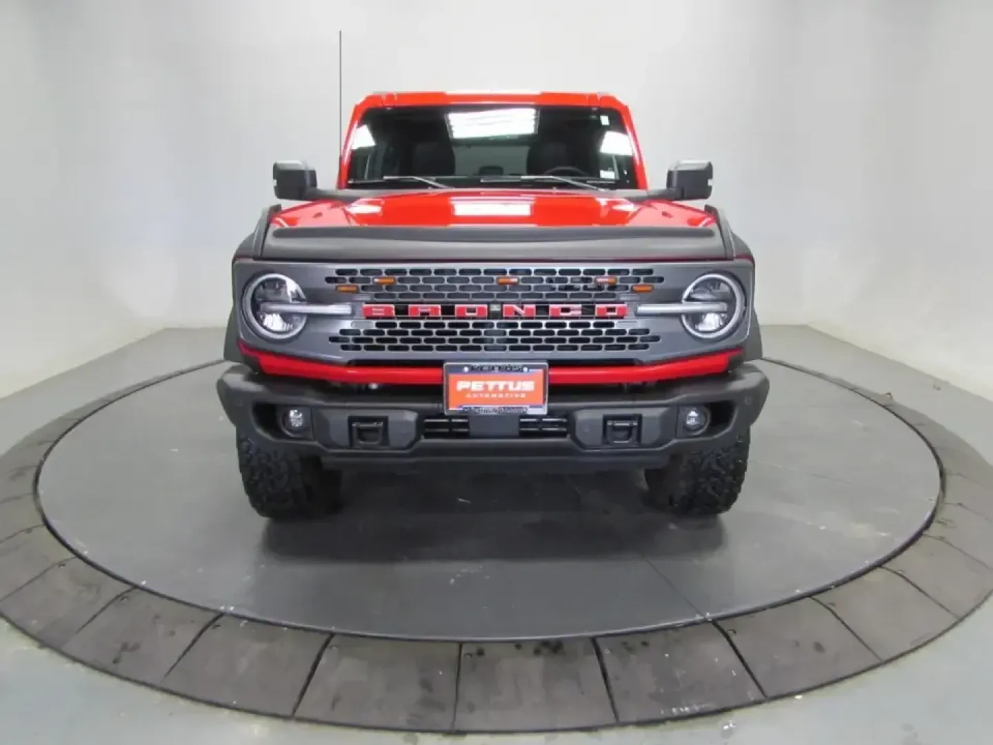 2022 /Black Onyx Ford Bronco Badlands (1FMEE5DP0NL) with an 2.7L V6 DOHC 24V engine, 7M transmission, located at 12836 Highway 21, De Soto, MO, 63020, (636) 337-7777, 38.151867, -90.575615 - Whether your weekends revolve around exploring Missouri backroads, loading up for a campsite at Washington State Park, or simply wanting a confident daily driver for the commute down MO-21, this **2022 Ford Bronco Badlands** is built for the lifestyle. With its bold **RED** exterior, rugged SUV stan - Photo#1