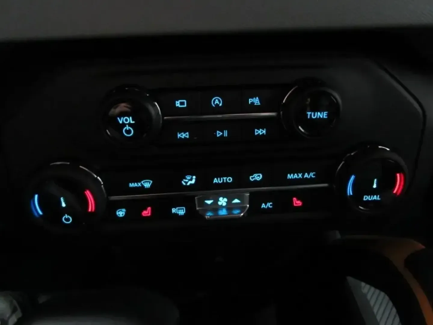 2022 /Black Onyx Ford Bronco Badlands (1FMEE5DP0NL) with an 2.7L V6 DOHC 24V engine, 7M transmission, located at 12836 Highway 21, De Soto, MO, 63020, (636) 337-7777, 38.151867, -90.575615 - Whether your weekends revolve around exploring Missouri backroads, loading up for a campsite at Washington State Park, or simply wanting a confident daily driver for the commute down MO-21, this **2022 Ford Bronco Badlands** is built for the lifestyle. With its bold **RED** exterior, rugged SUV stan - Photo#28