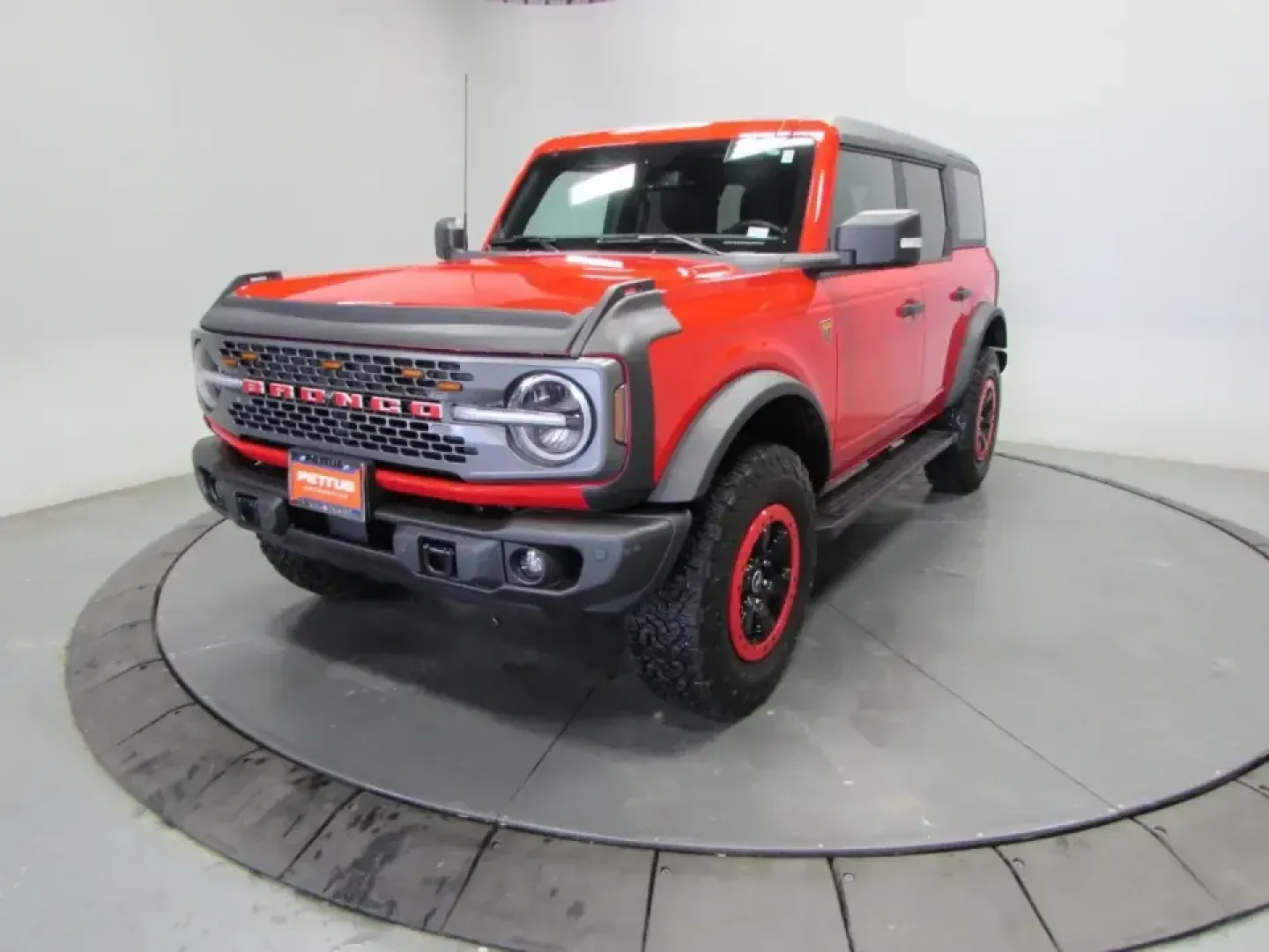 2022 /Black Onyx Ford Bronco Badlands (1FMEE5DP0NL) with an 2.7L V6 DOHC 24V engine, 7M transmission, located at 12836 Highway 21, De Soto, MO, 63020, (636) 337-7777, 38.151867, -90.575615 - Whether your weekends revolve around exploring Missouri backroads, loading up for a campsite at Washington State Park, or simply wanting a confident daily driver for the commute down MO-21, this **2022 Ford Bronco Badlands** is built for the lifestyle. With its bold **RED** exterior, rugged SUV stan - Photo#2