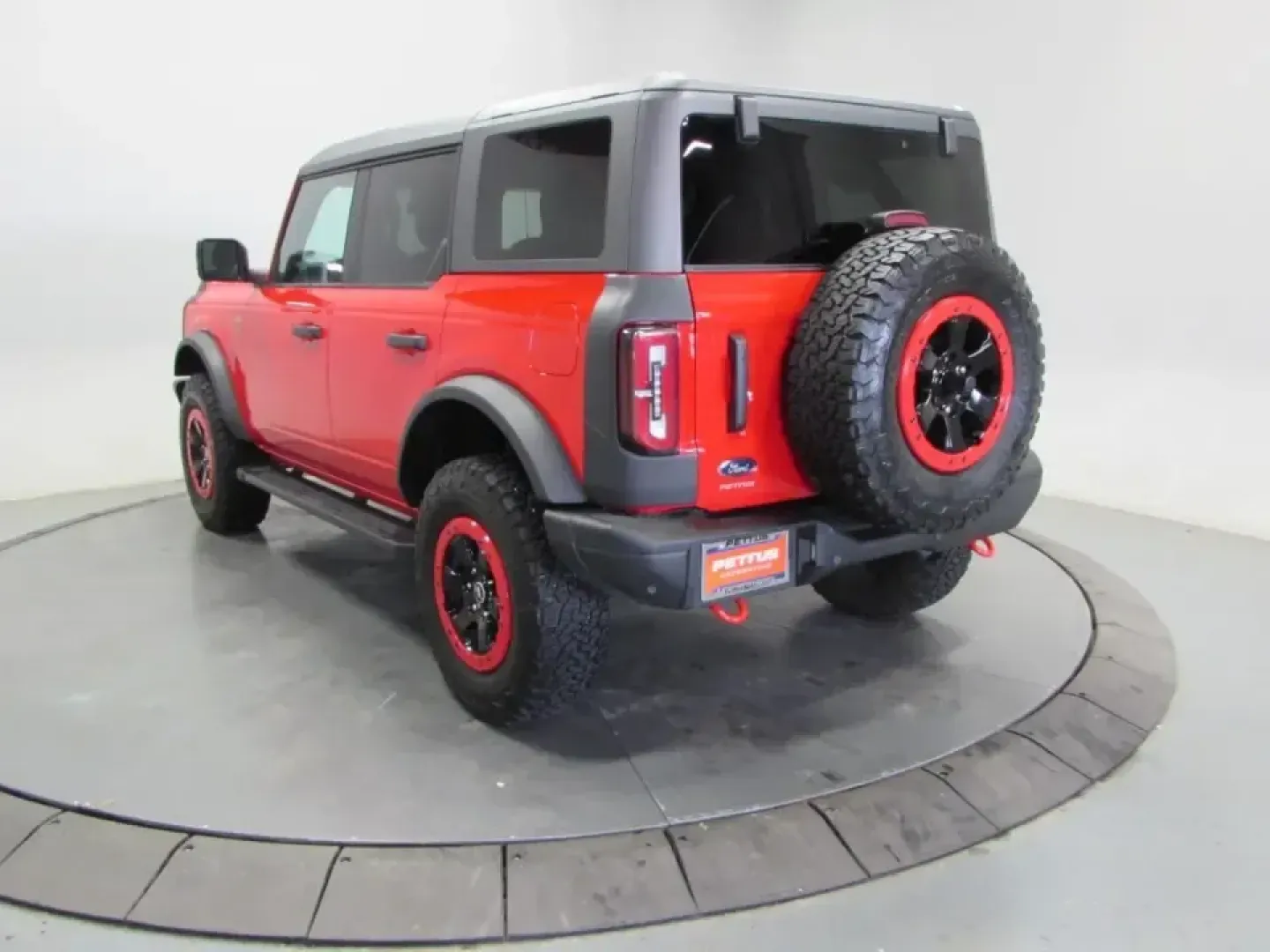 2022 /Black Onyx Ford Bronco Badlands (1FMEE5DP0NL) with an 2.7L V6 DOHC 24V engine, 7M transmission, located at 12836 Highway 21, De Soto, MO, 63020, (636) 337-7777, 38.151867, -90.575615 - Whether your weekends revolve around exploring Missouri backroads, loading up for a campsite at Washington State Park, or simply wanting a confident daily driver for the commute down MO-21, this **2022 Ford Bronco Badlands** is built for the lifestyle. With its bold **RED** exterior, rugged SUV stan - Photo#4