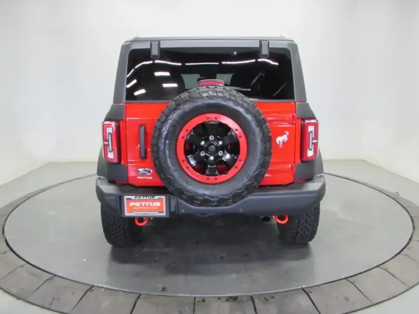2022 /Black Onyx Ford Bronco Badlands (1FMEE5DP0NL) with an 2.7L V6 DOHC 24V engine, 7M transmission, located at 12836 Highway 21, De Soto, MO, 63020, (636) 337-7777, 38.151867, -90.575615 - Whether your weekends revolve around exploring Missouri backroads, loading up for a campsite at Washington State Park, or simply wanting a confident daily driver for the commute down MO-21, this **2022 Ford Bronco Badlands** is built for the lifestyle. With its bold **RED** exterior, rugged SUV stan - Photo#5