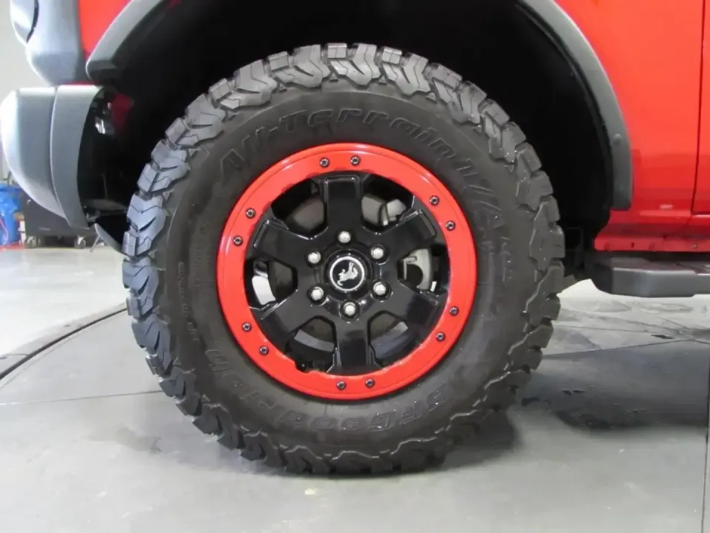 2022 /Black Onyx Ford Bronco Badlands (1FMEE5DP0NL) with an 2.7L V6 DOHC 24V engine, 7M transmission, located at 12836 Highway 21, De Soto, MO, 63020, (636) 337-7777, 38.151867, -90.575615 - Whether your weekends revolve around exploring Missouri backroads, loading up for a campsite at Washington State Park, or simply wanting a confident daily driver for the commute down MO-21, this **2022 Ford Bronco Badlands** is built for the lifestyle. With its bold **RED** exterior, rugged SUV stan - Photo#8