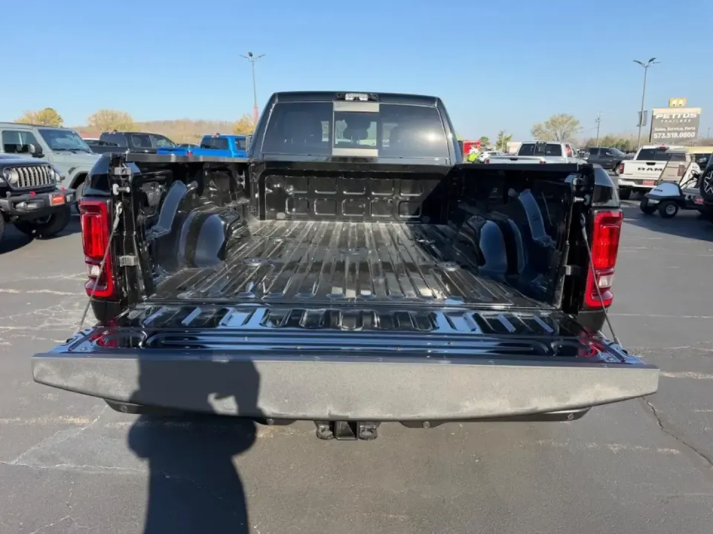 2026 /Diesel Gray/Black Cloth Ram 3500 Tradesman (3C63RRGL6TG) with an Straight 6 Turbocharged Diesel engine, 6A transmission, located at 970 Woodlawn Dr., Farmington, MO, 63640, (573) 431-7800, 37.825642, -90.468674 - Built for the kind of days that don't stop at the city limits, this 2026 Ram 3500 Tradesman is the truck you choose when weekend projects turn into full-on builds, when camping gear becomes a lifestyle, and when Missouri backroads demand real capability. Whether you're hauling materials to a job sit - Photo#4