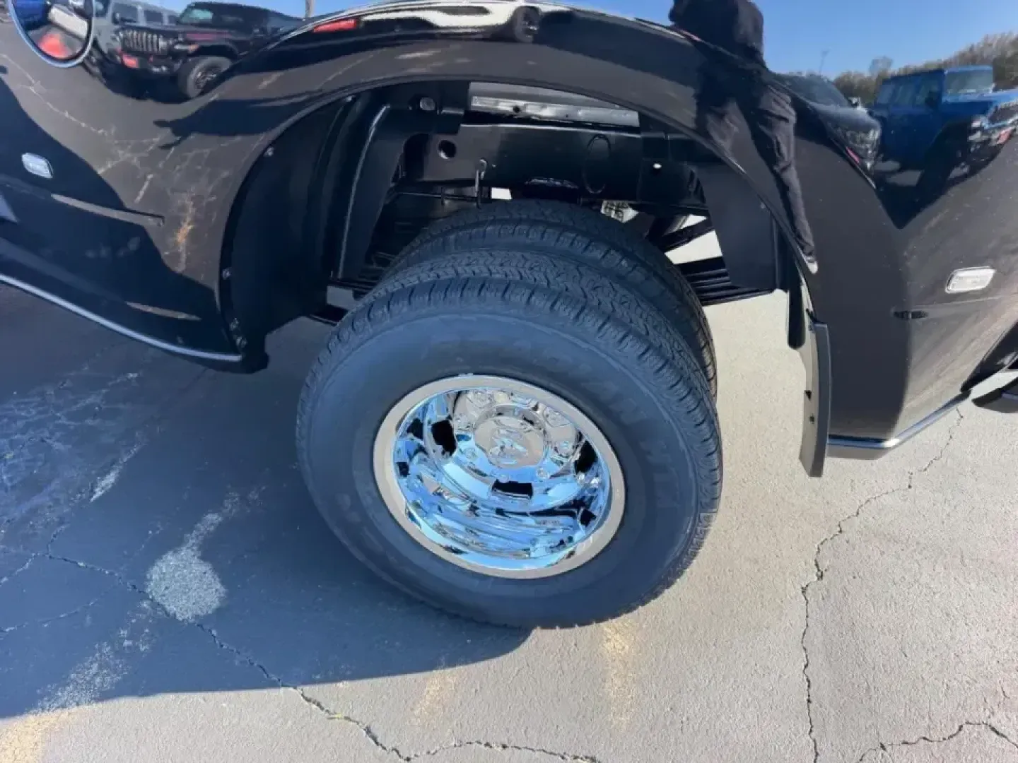 2026 /Diesel Gray/Black Cloth Ram 3500 Tradesman (3C63RRGL6TG) with an Straight 6 Turbocharged Diesel engine, 6A transmission, located at 970 Woodlawn Dr., Farmington, MO, 63640, (573) 431-7800, 37.825642, -90.468674 - Built for the kind of days that don't stop at the city limits, this 2026 Ram 3500 Tradesman is the truck you choose when weekend projects turn into full-on builds, when camping gear becomes a lifestyle, and when Missouri backroads demand real capability. Whether you're hauling materials to a job sit - Photo#5