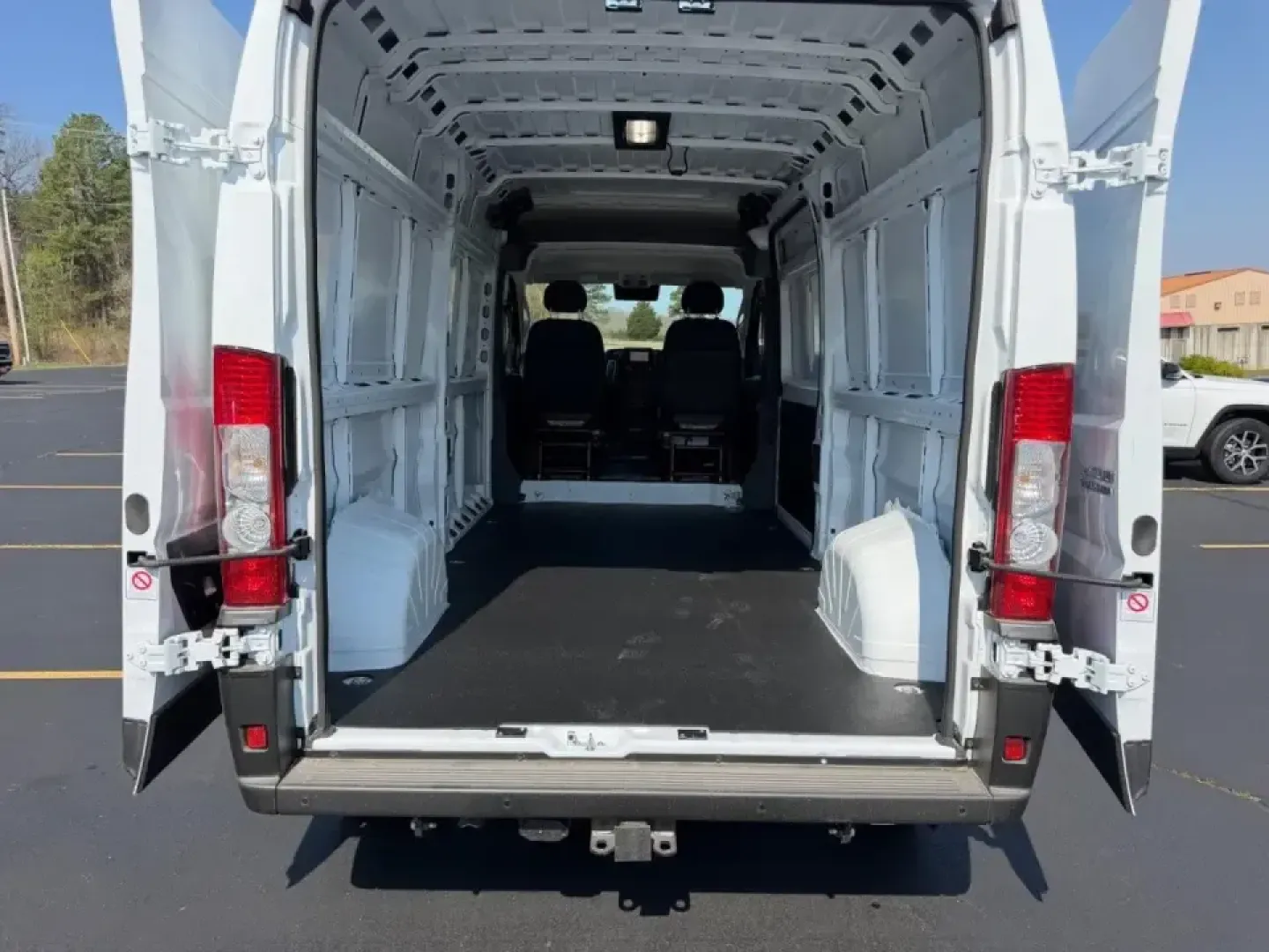 2026 /Black Cloth Ram ProMaster 2500 High Roof (3C6LRVDG4TE) with an 3.6L V6 24V VVT engine, 6A transmission, located at 970 Woodlawn Dr., Farmington, MO, 63640, (573) 431-7800, 37.825642, -90.468674 - Work hard during the week and still have energy for the weekend-this **2026 Ram ProMaster Cargo Van 2500 High Roof 159-in. WB** is built for real life in Farmington, whether you're a contractor stocking up at the job site, a small business owner running deliveries, or a road-trip planner who needs s - Photo#4
