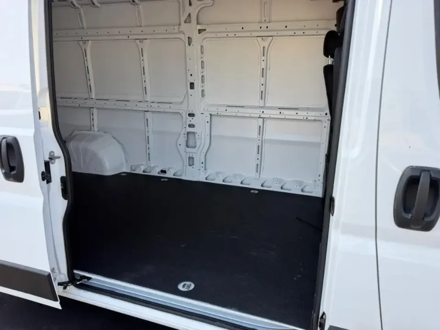 2026 /Black Cloth Ram ProMaster 2500 High Roof (3C6LRVDG4TE) with an 3.6L V6 24V VVT engine, 6A transmission, located at 970 Woodlawn Dr., Farmington, MO, 63640, (573) 431-7800, 37.825642, -90.468674 - Work hard during the week and still have energy for the weekend-this **2026 Ram ProMaster Cargo Van 2500 High Roof 159-in. WB** is built for real life in Farmington, whether you're a contractor stocking up at the job site, a small business owner running deliveries, or a road-trip planner who needs s - Photo#8