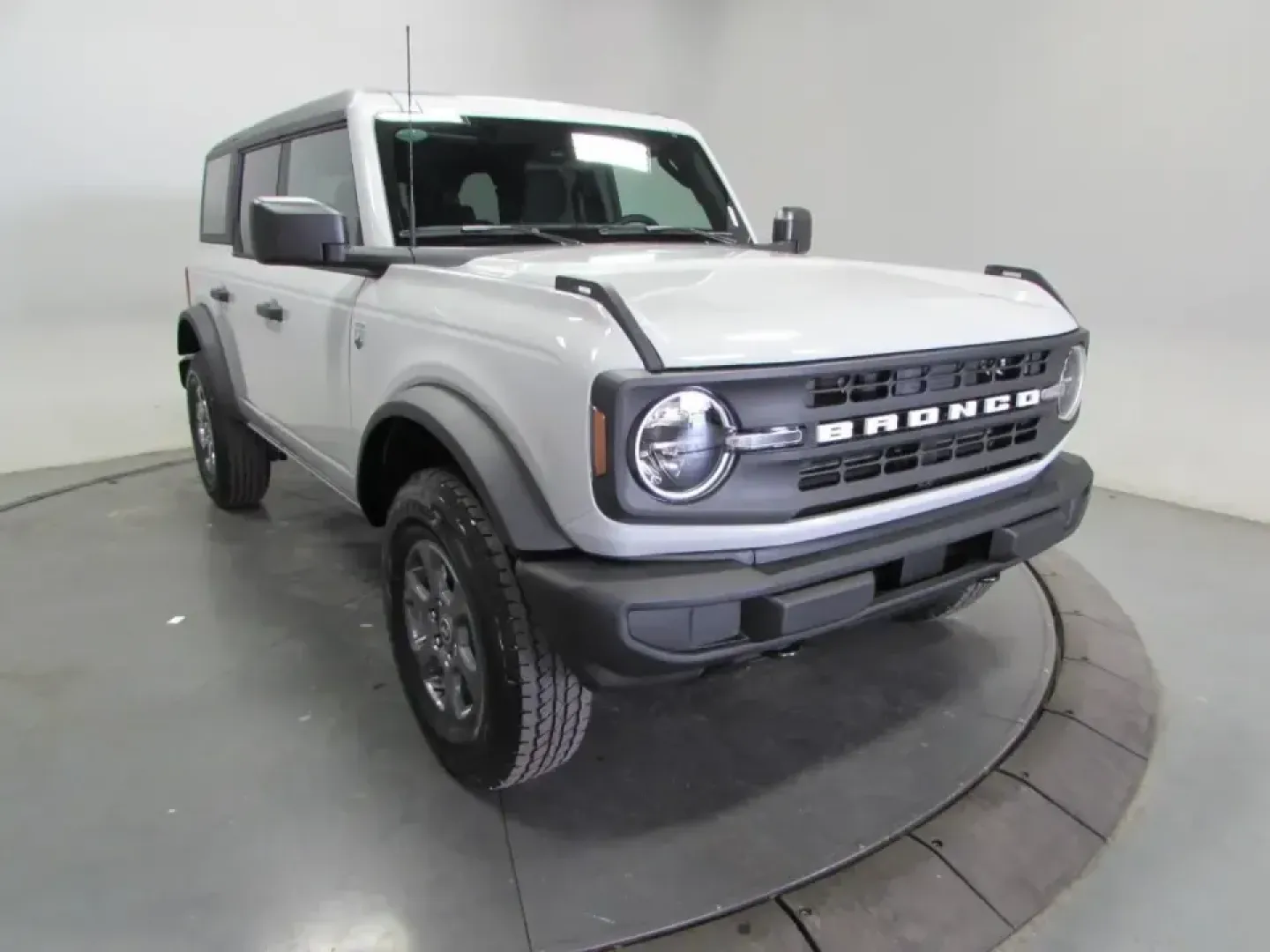2026 /Dark Gray W/Black Onyx Ford Bronco Big Bend (1FMDE7BH8TL) with an 2.3L EcoBoost I-4 engine, 7M transmission, located at 12836 Highway 21, De Soto, MO, 63020, (636) 337-7777, 38.151867, -90.575615 - If your weekends revolve around muddy trailheads, river float trips, and spontaneous backroad detours-or you simply want a confident daily driver for Missouri weather-this 2026 Ford Bronco Big Bend is built for the lifestyle. With only 5 miles on the odometer, it delivers that fresh, like-new experi - Photo#0