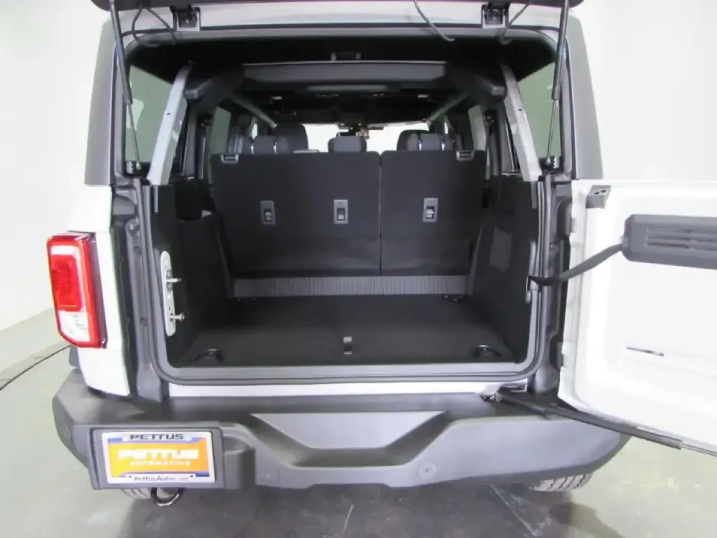 2026 /Dark Gray W/Black Onyx Ford Bronco Big Bend (1FMDE7BH8TL) with an 2.3L EcoBoost I-4 engine, 7M transmission, located at 12836 Highway 21, De Soto, MO, 63020, (636) 337-7777, 38.151867, -90.575615 - If your weekends revolve around muddy trailheads, river float trips, and spontaneous backroad detours-or you simply want a confident daily driver for Missouri weather-this 2026 Ford Bronco Big Bend is built for the lifestyle. With only 5 miles on the odometer, it delivers that fresh, like-new experi - Photo#10